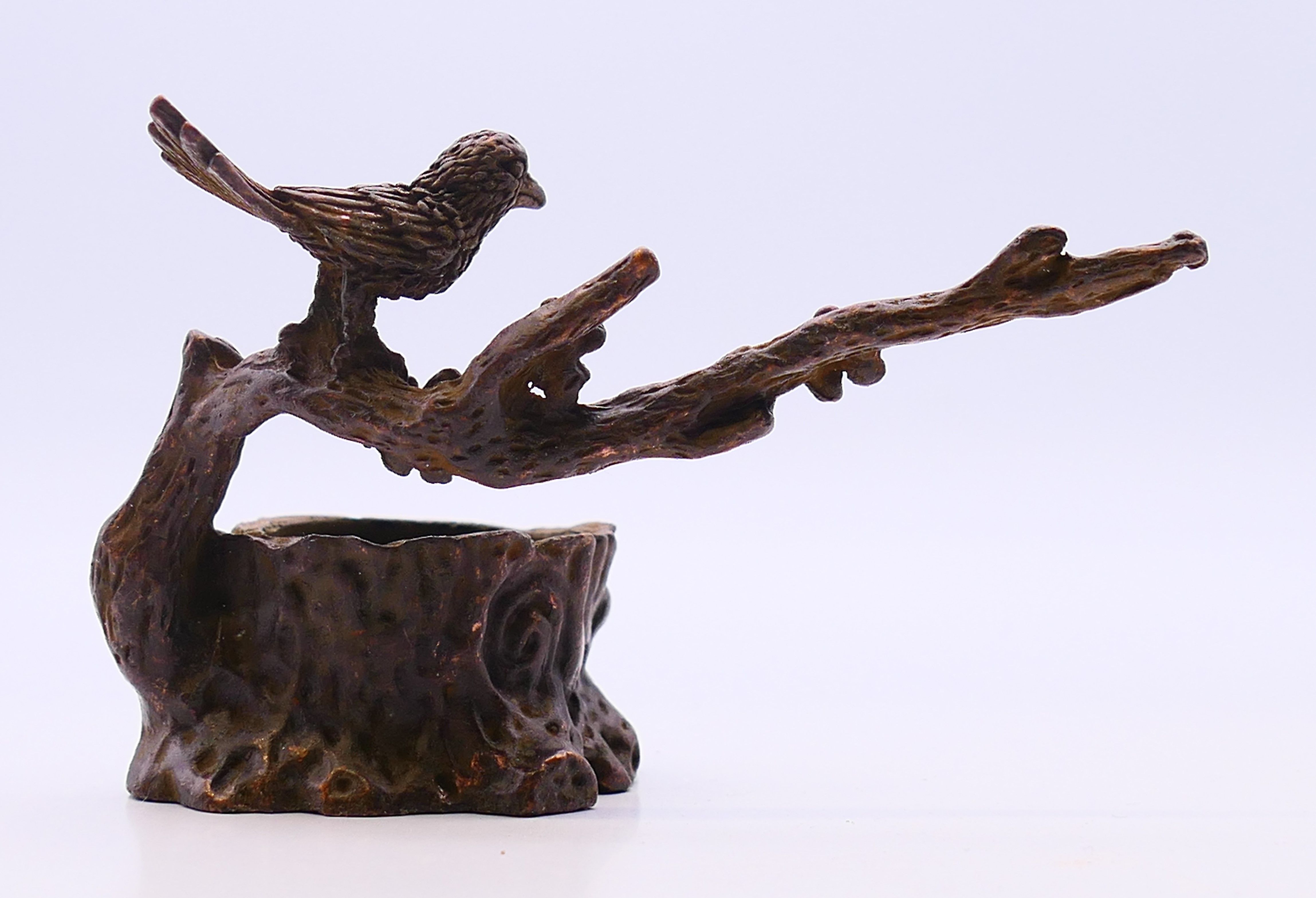 A bronze of a bird on a tree branch. 5.5 cm high. - Image 3 of 4