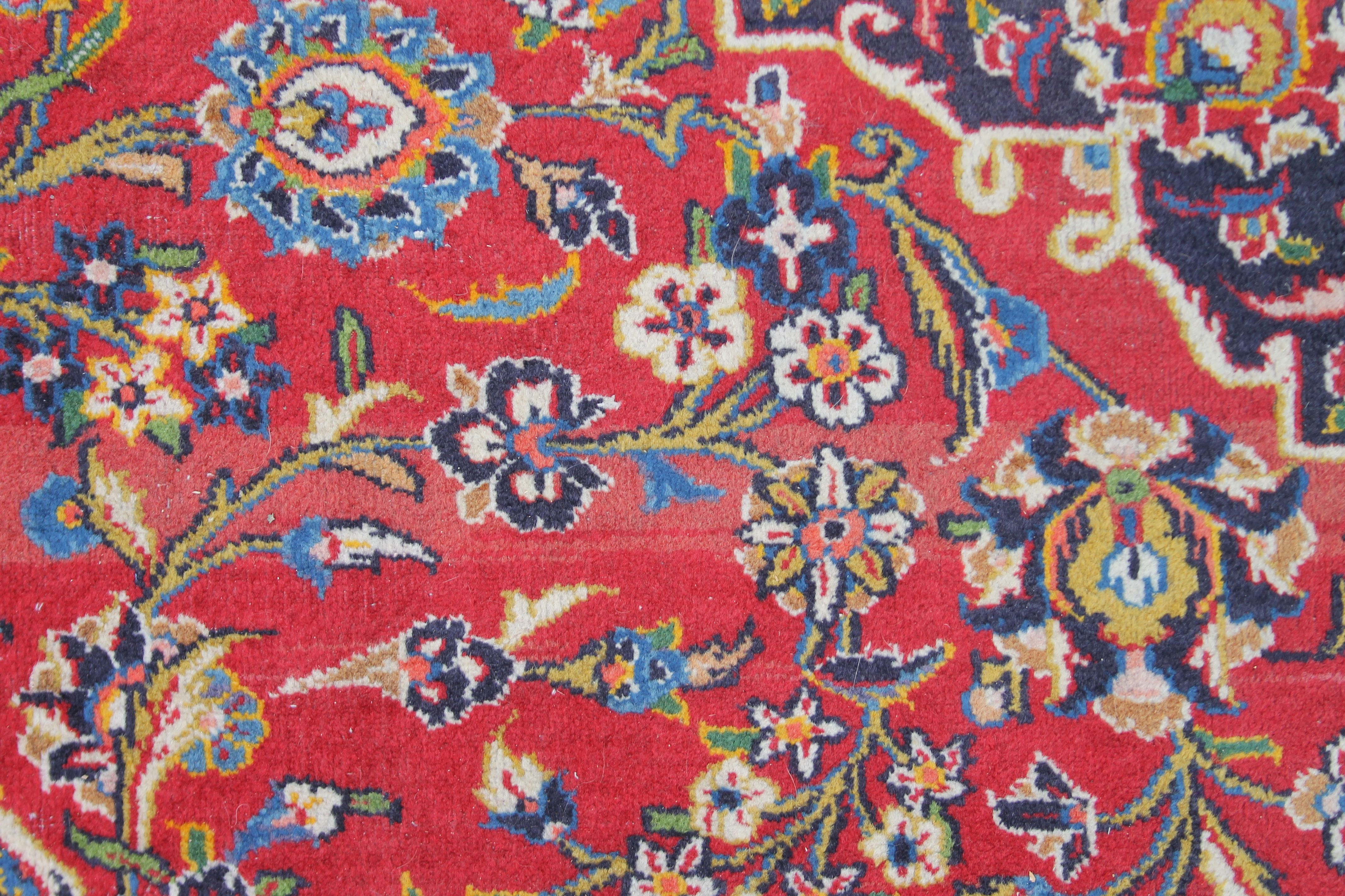 A large red ground rug. 294 x 400 cm. - Image 5 of 8