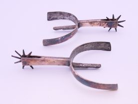 A pair of vintage spurs. 11 cm wide.