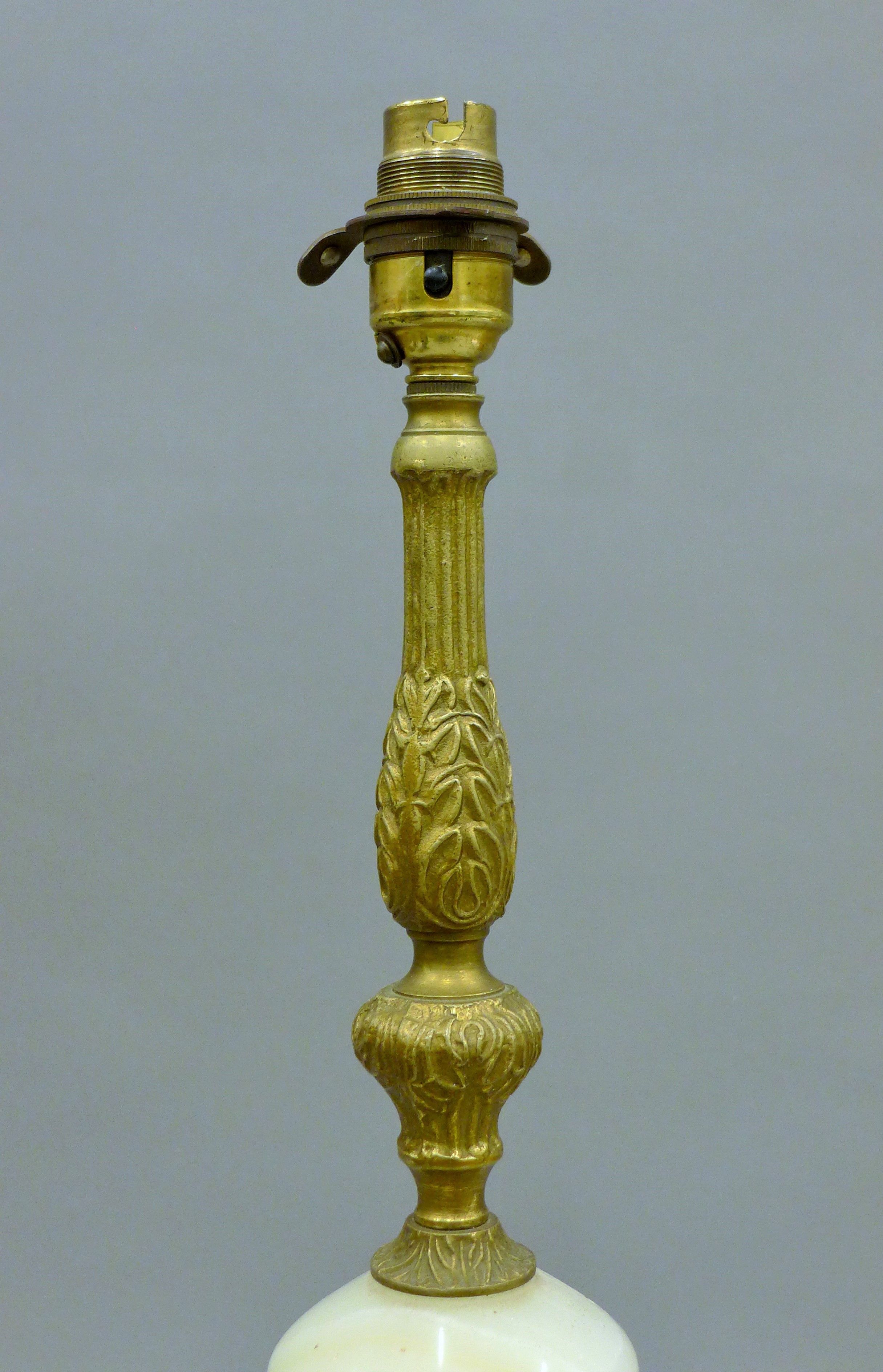 A gilt metal and onyx table lamp. 48 cm high. - Image 3 of 5