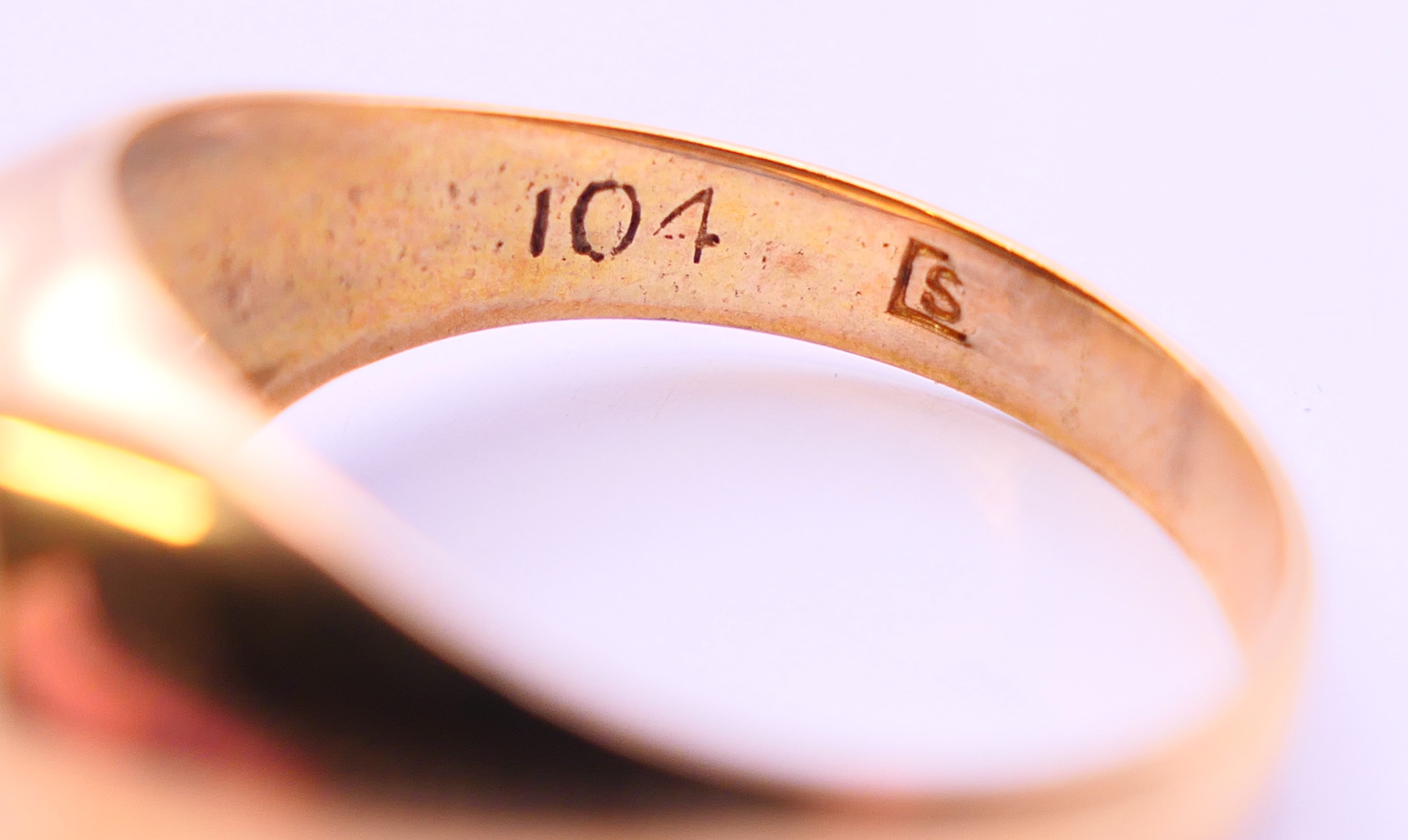 Two 9 ct gold signet rings and a 9 ct gold wedding band. 11.1 grammes total weight. - Image 12 of 13