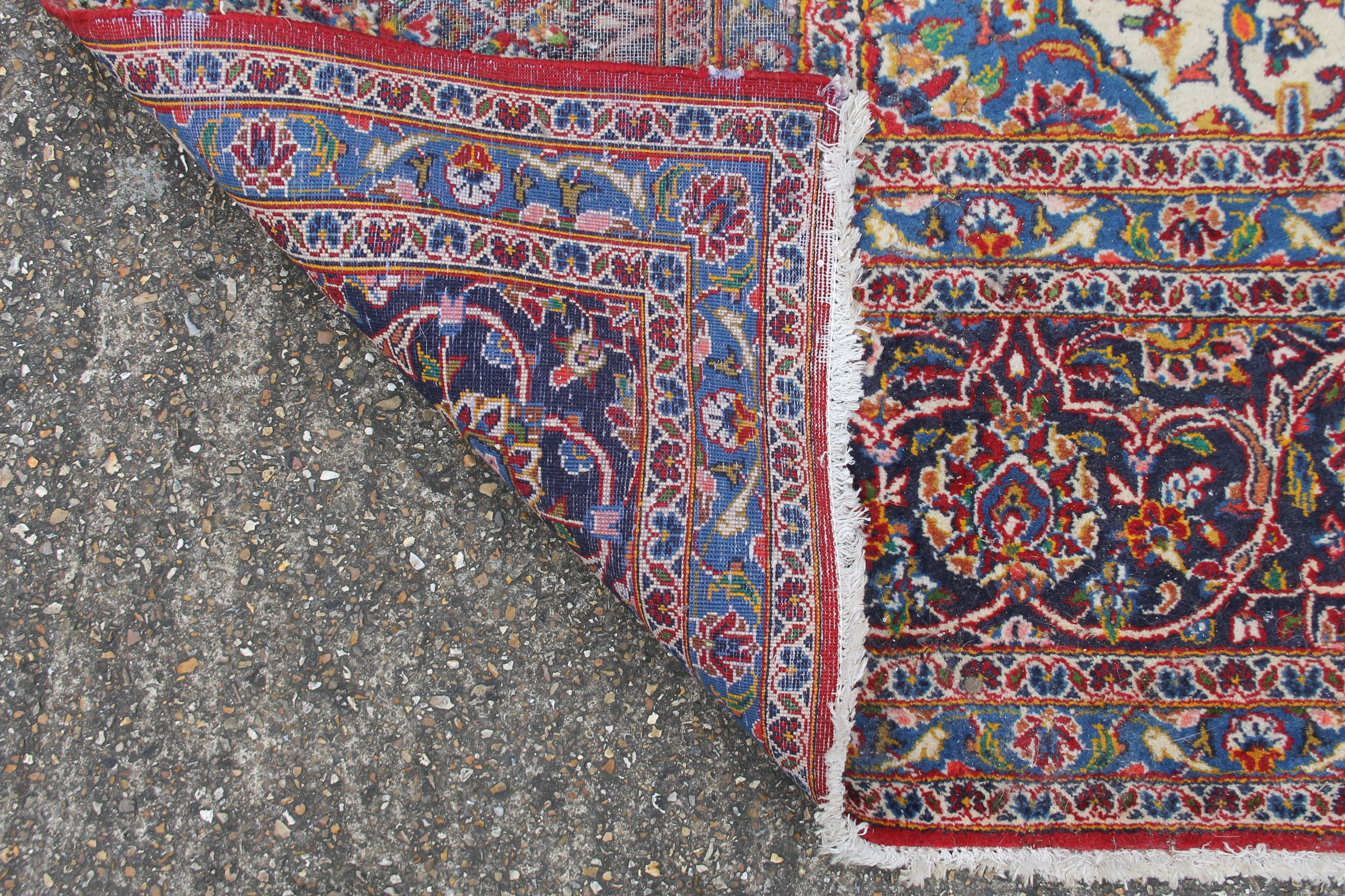 A large red ground rug. 294 x 400 cm. - Image 8 of 8