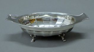 A silver bon-bon dish. 16 cm long. 77 grammes.