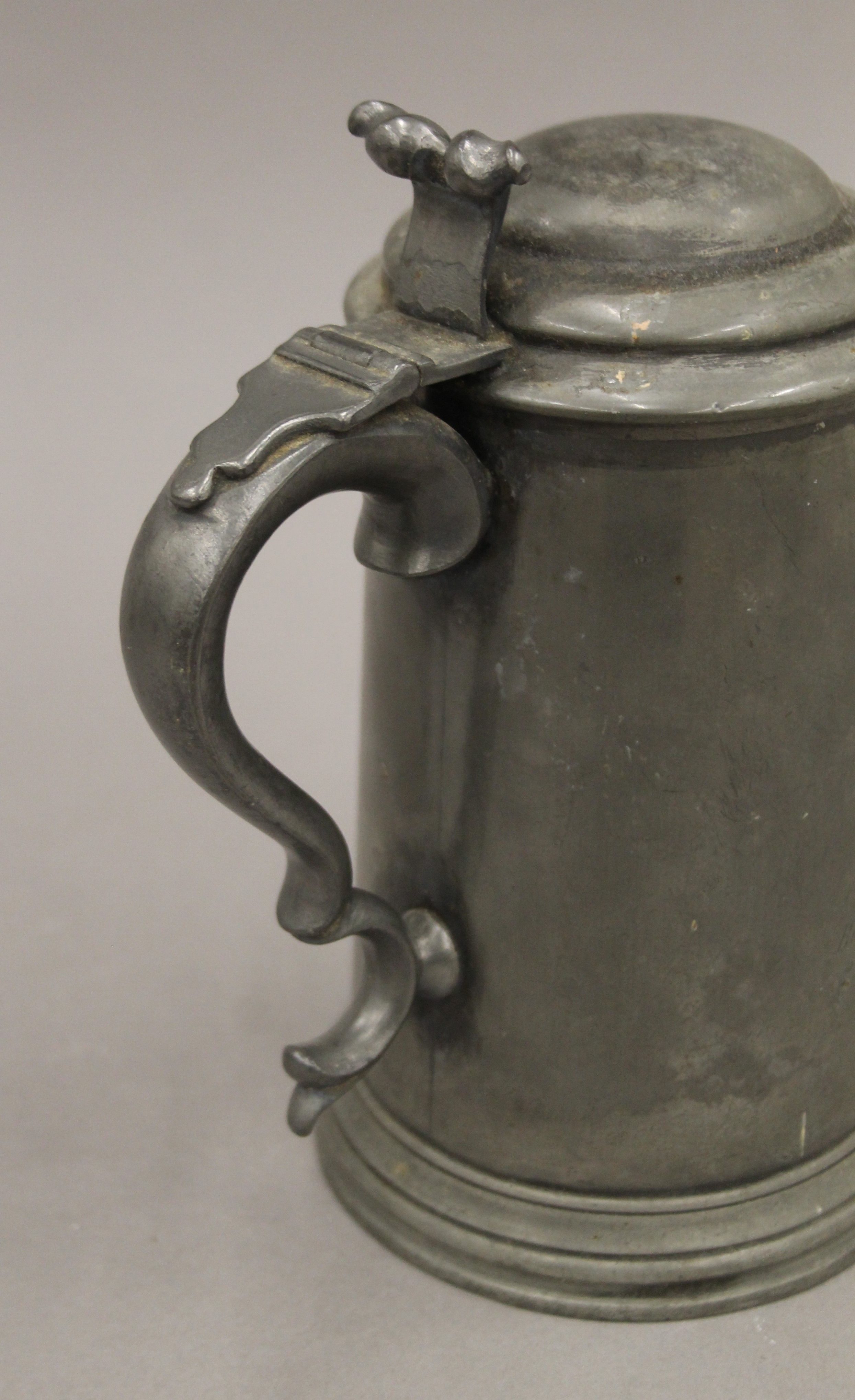 A 19th century pewter lidded tankard with scratch fours inscription. 21 cm high. - Image 3 of 6