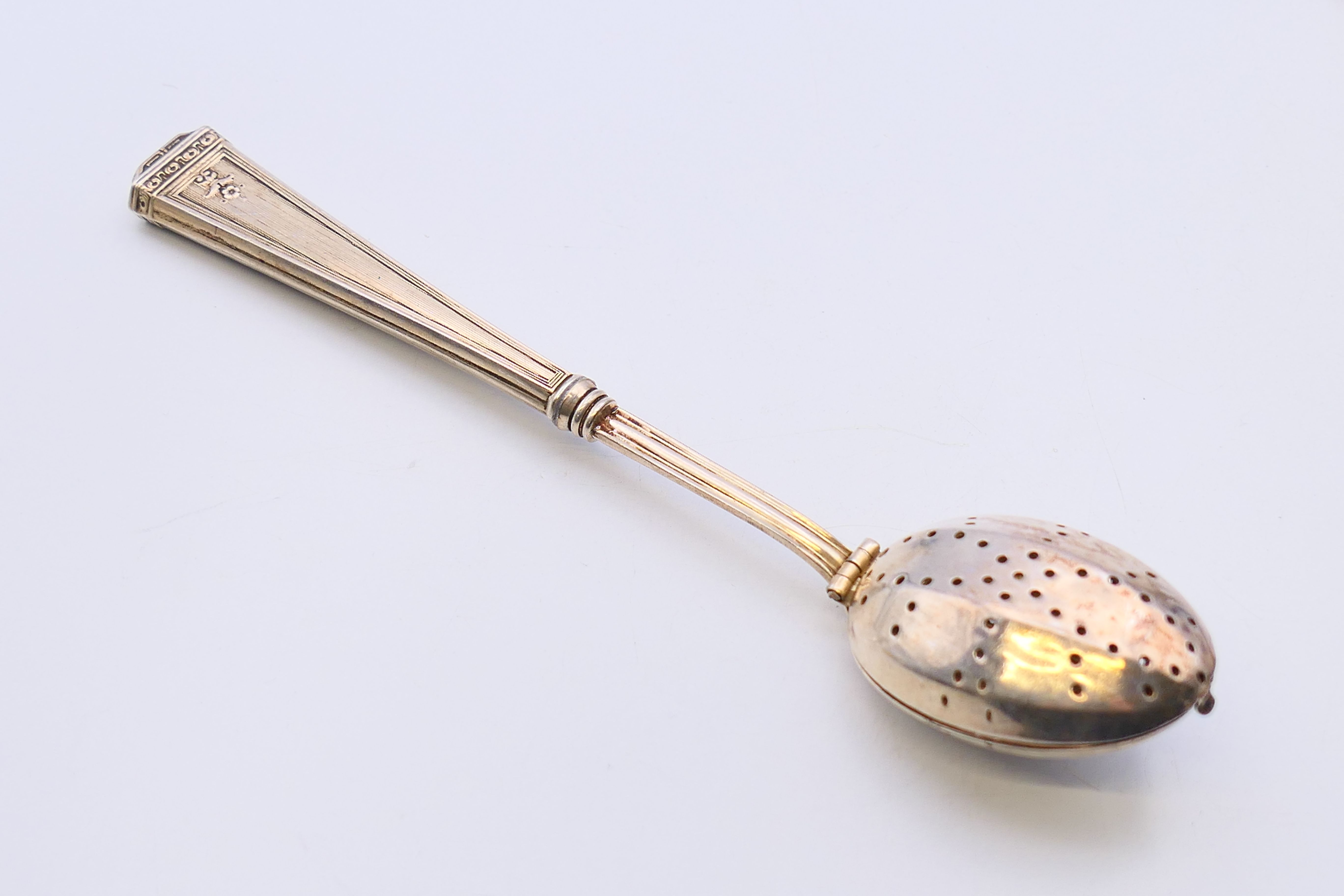 Two silver handled tea infusers. Largest 17 cm long. - Image 2 of 9