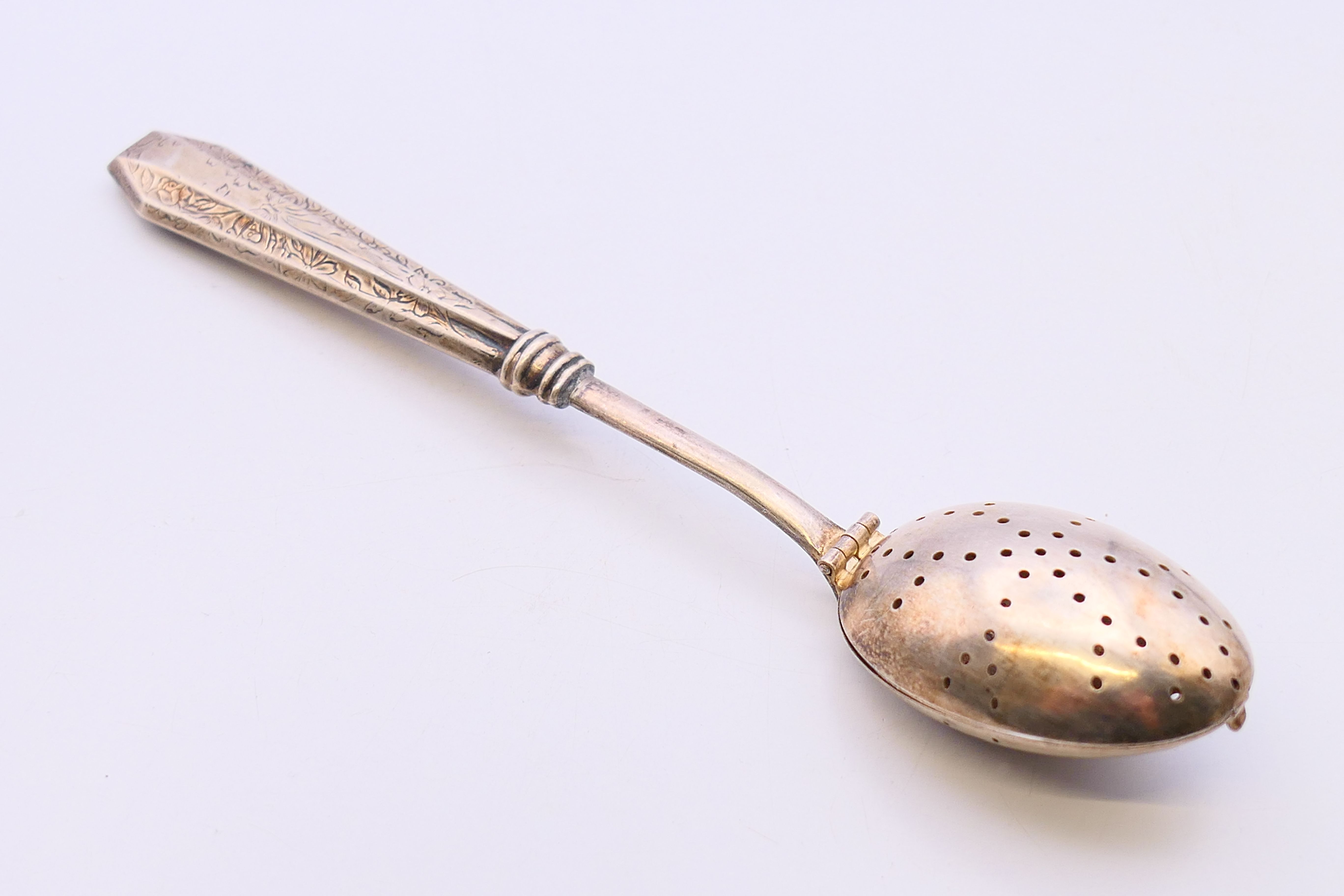 Two silver handled tea infusers. Largest 17 cm long. - Image 6 of 9