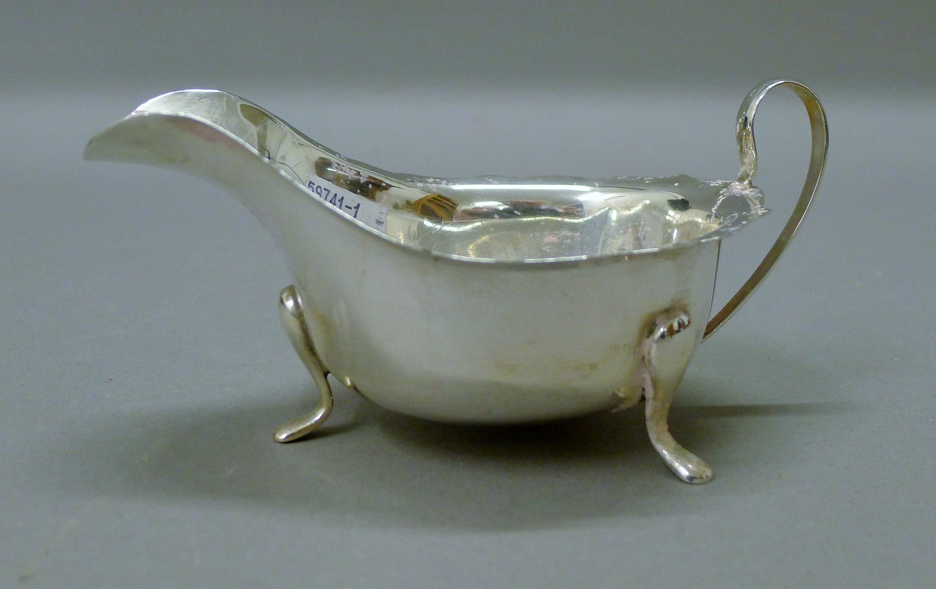 Three silver sauce boats. The largest 14.5 cm long. 295.4 grammes. - Image 5 of 6