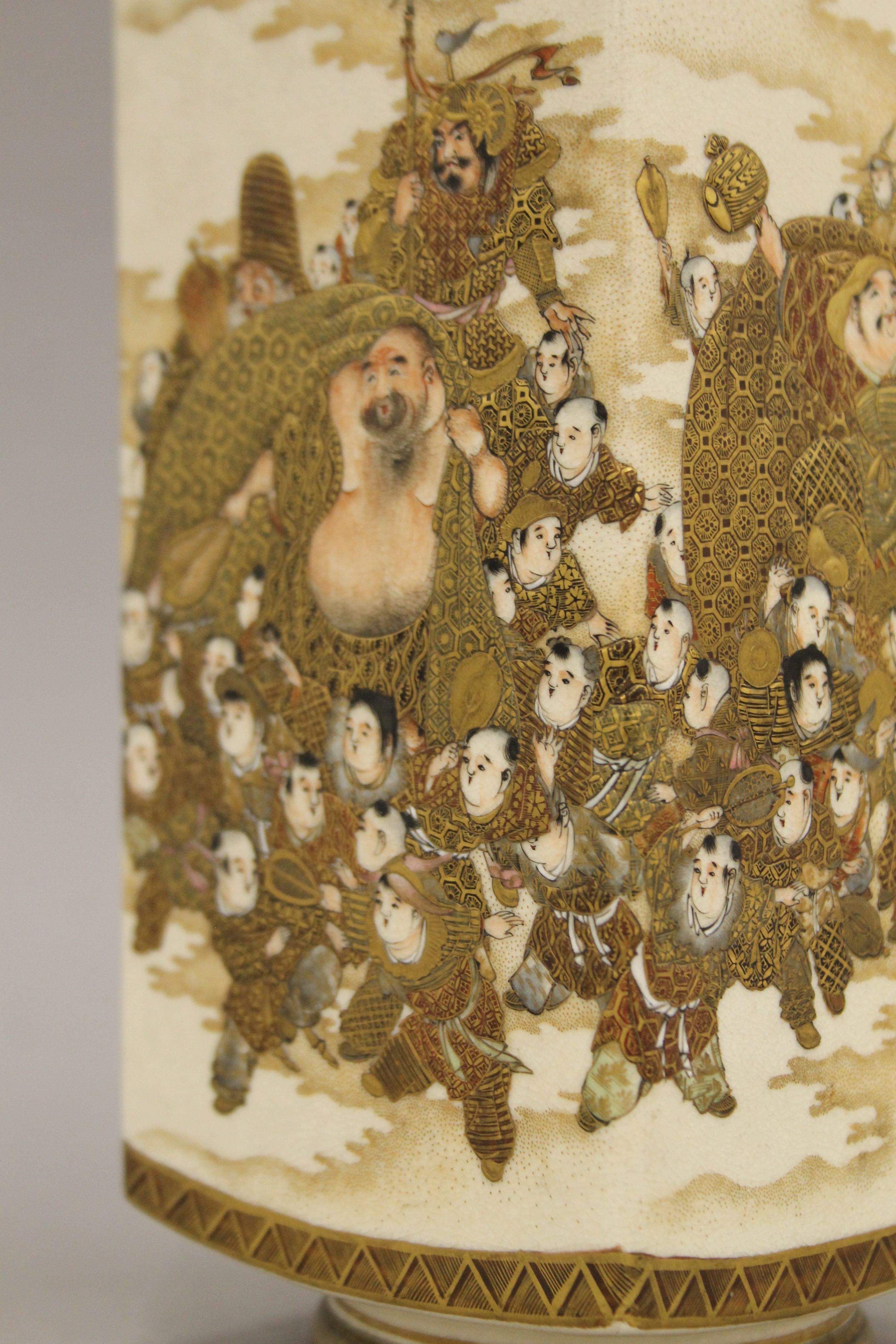 A 19th century Satsuma vase decorated with various figures in a procession. 25 cm high. - Image 4 of 7