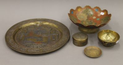 An ornate Cairoware dish decorated with a fight scene,