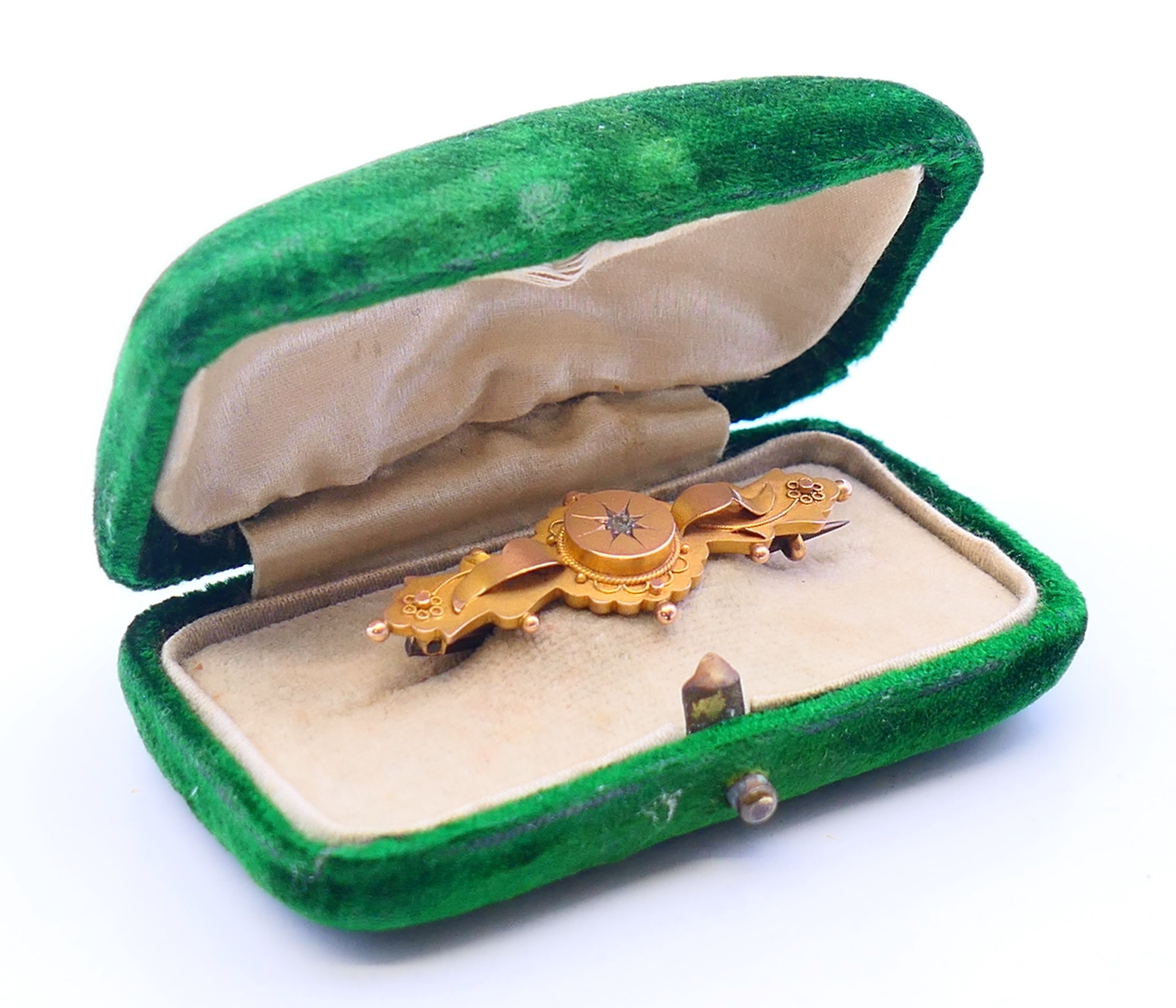 Three 9 ct gold brooches, one with pearls set within a 'D', all boxed. The largest 6 cm long. 5. - Image 9 of 14