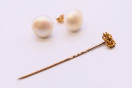 A 15 ct gold mounted stickpin and a pair of 9 ct gold and pearl earrings. Earrings 1.25 cm diameter.