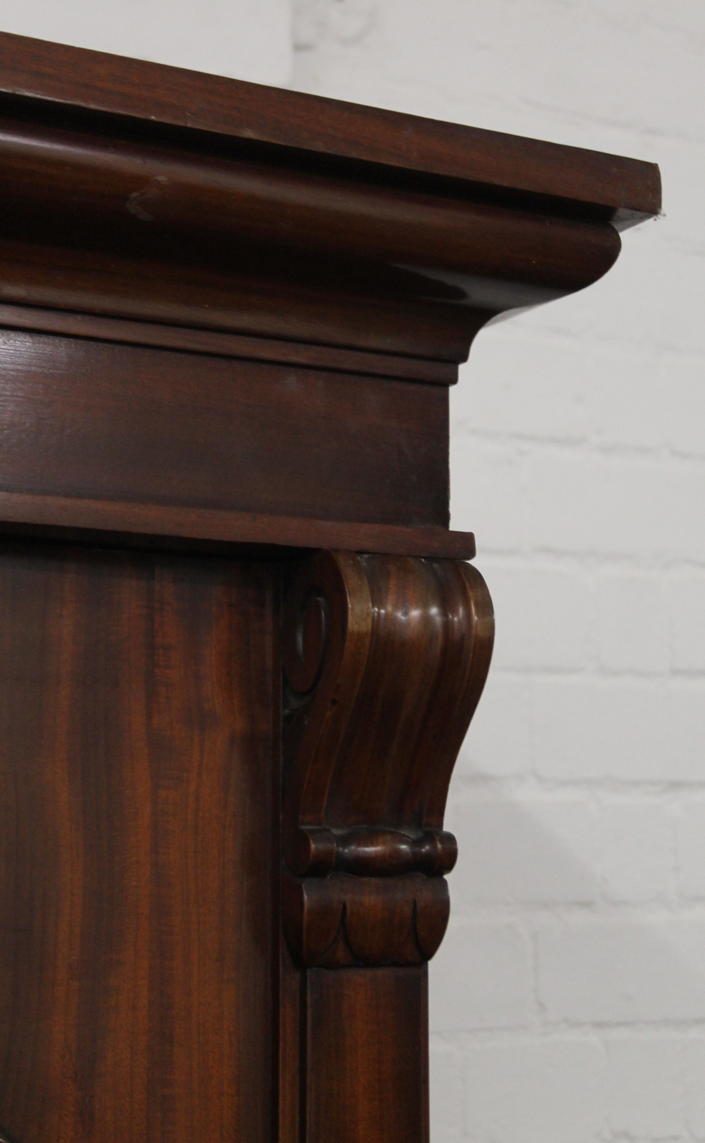 A Victorian mahogany cylinder bureau bookcase. 125 cm wide x 223 cm high. - Bild 5 aus 6