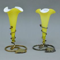 A pair of yellow glass and silver-plated epergnes. Each 17 cm high.