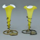 A pair of yellow glass and silver-plated epergnes. Each 17 cm high.