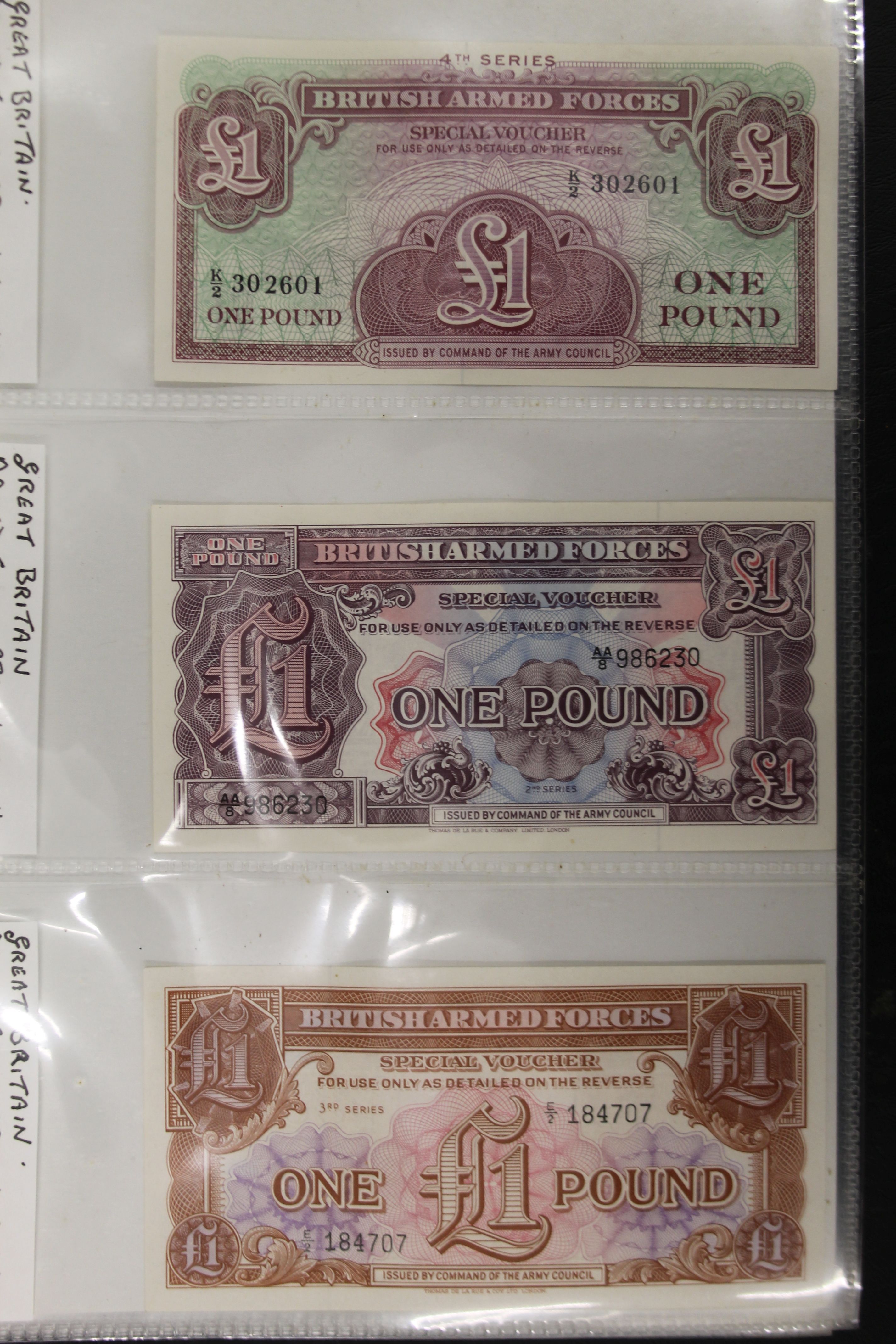 An album of banknotes. - Image 2 of 10