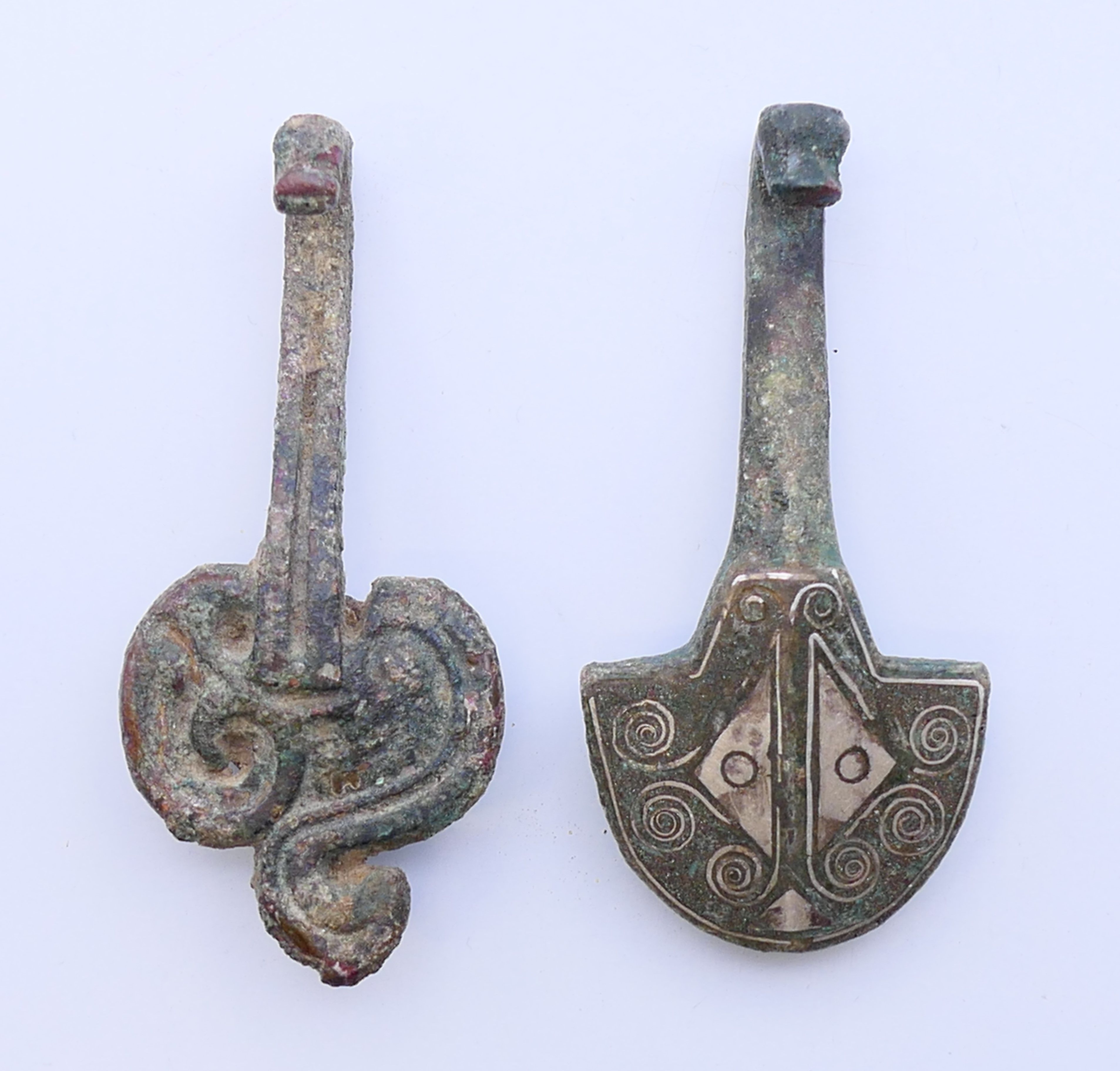 Five various bronze objects. Spoon 9 cm high. - Image 2 of 8