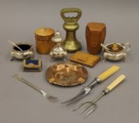 A small quantity of items, including a birchwood snuff box and a silver-plated cruet set etc.