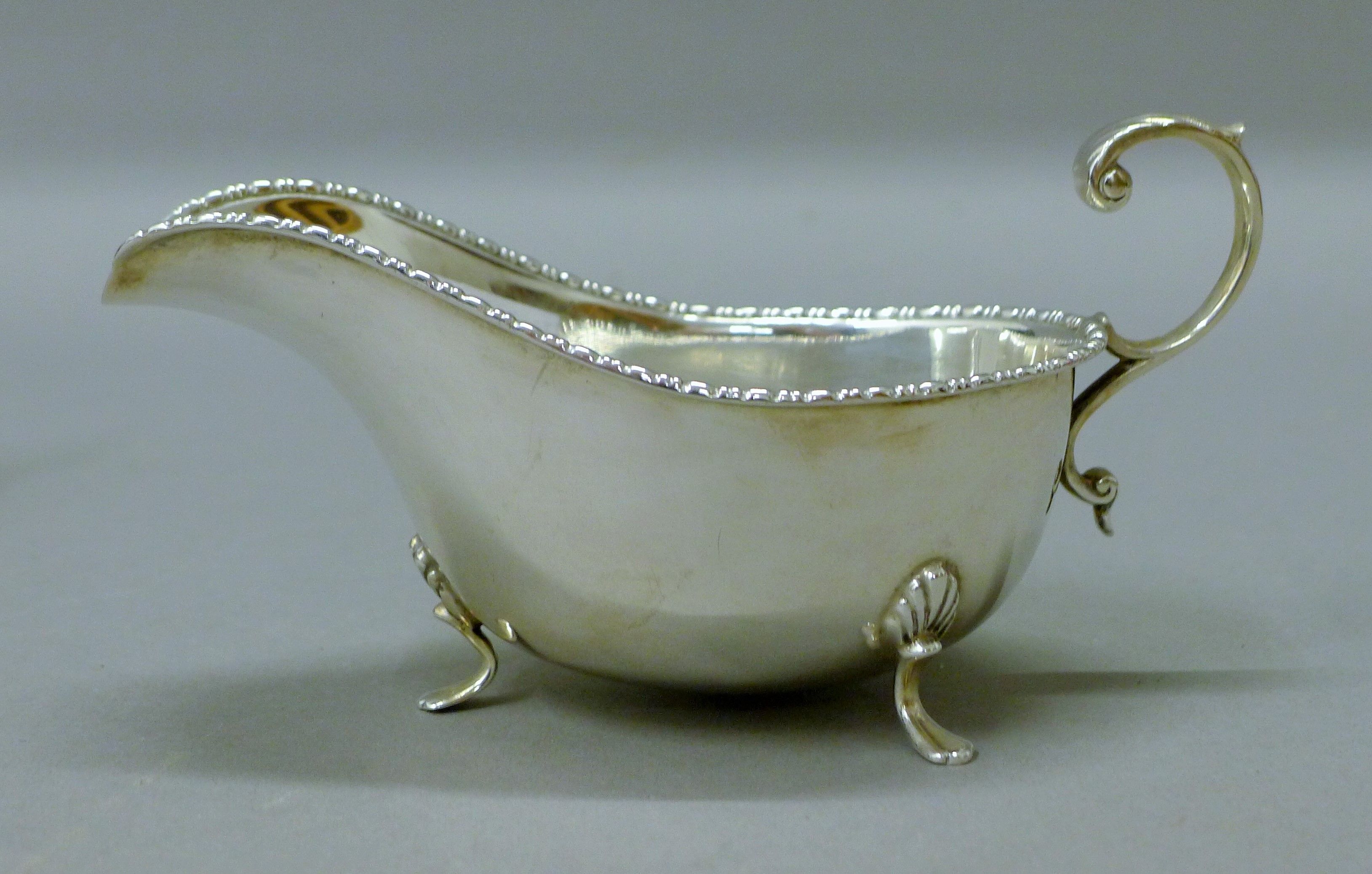 Three silver sauce boats. The largest 14.5 cm long. 295.4 grammes. - Image 3 of 6