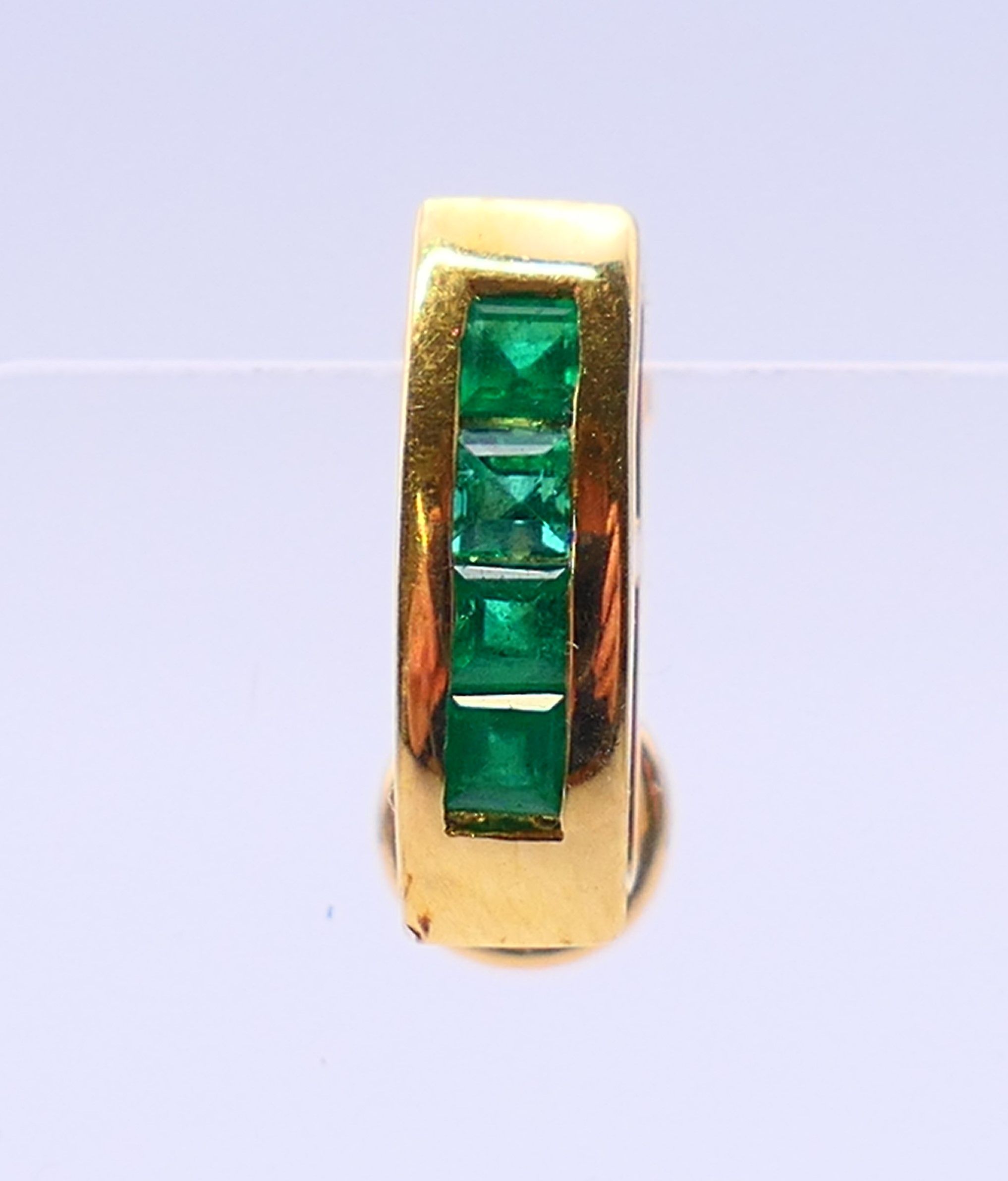 A pair of 18 ct gold emerald earrings. 1.5 cm high. - Image 3 of 6