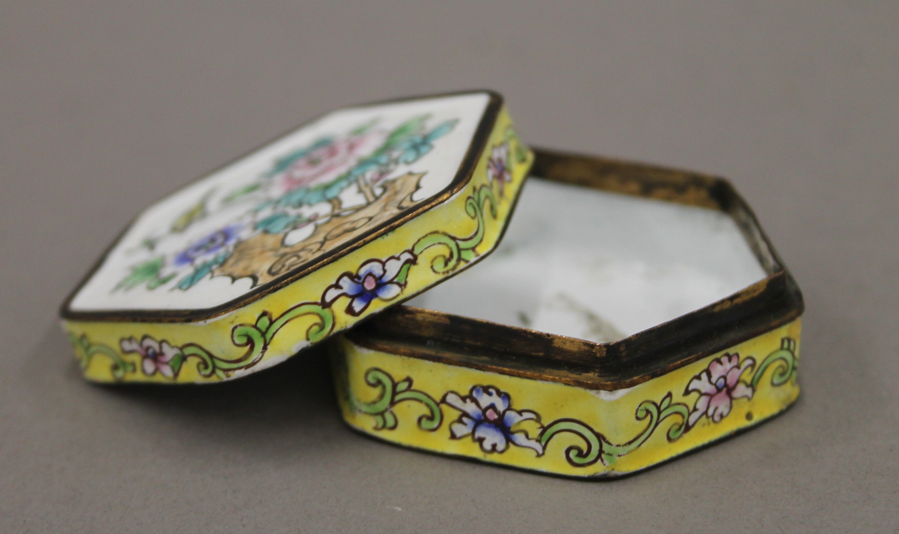A pair of enamel hexagonal boxes decorated with a bird perched on a flower. Each 6 cm wide. - Image 5 of 6