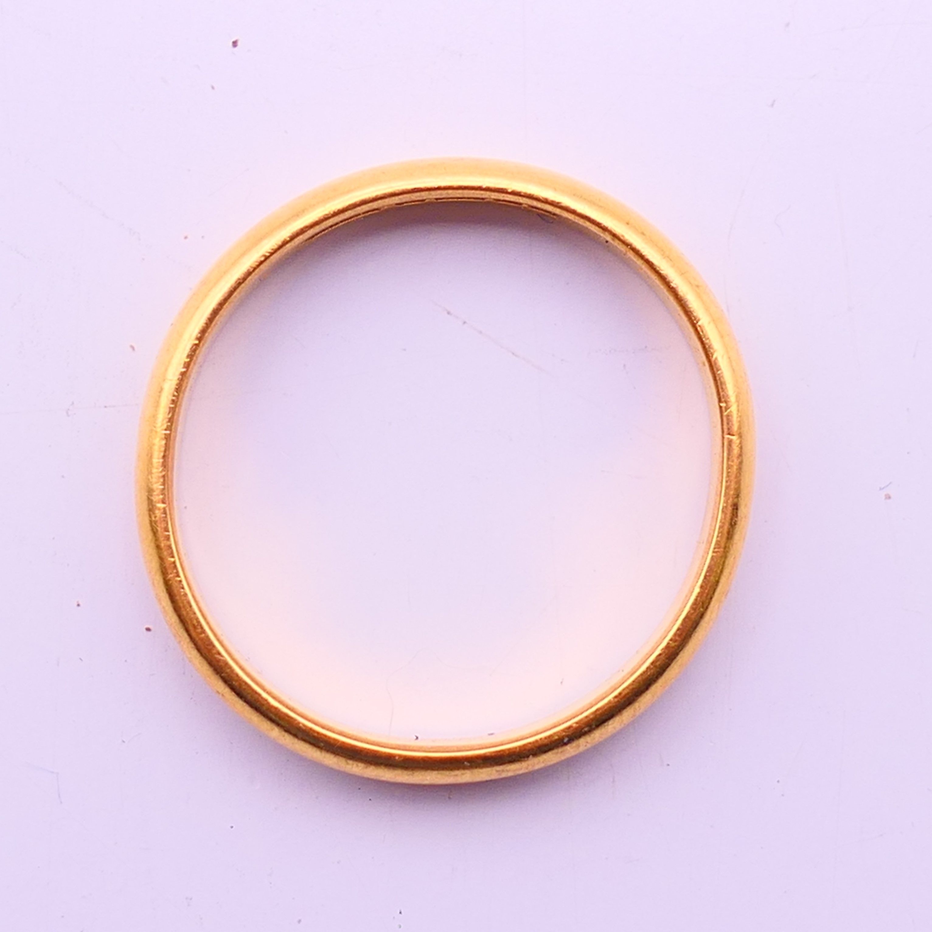 A 22 ct gold wedding band 3.8 grammes, a 9 ct gold wedding band and a 9 ct gold signet ring 8. - Image 13 of 19