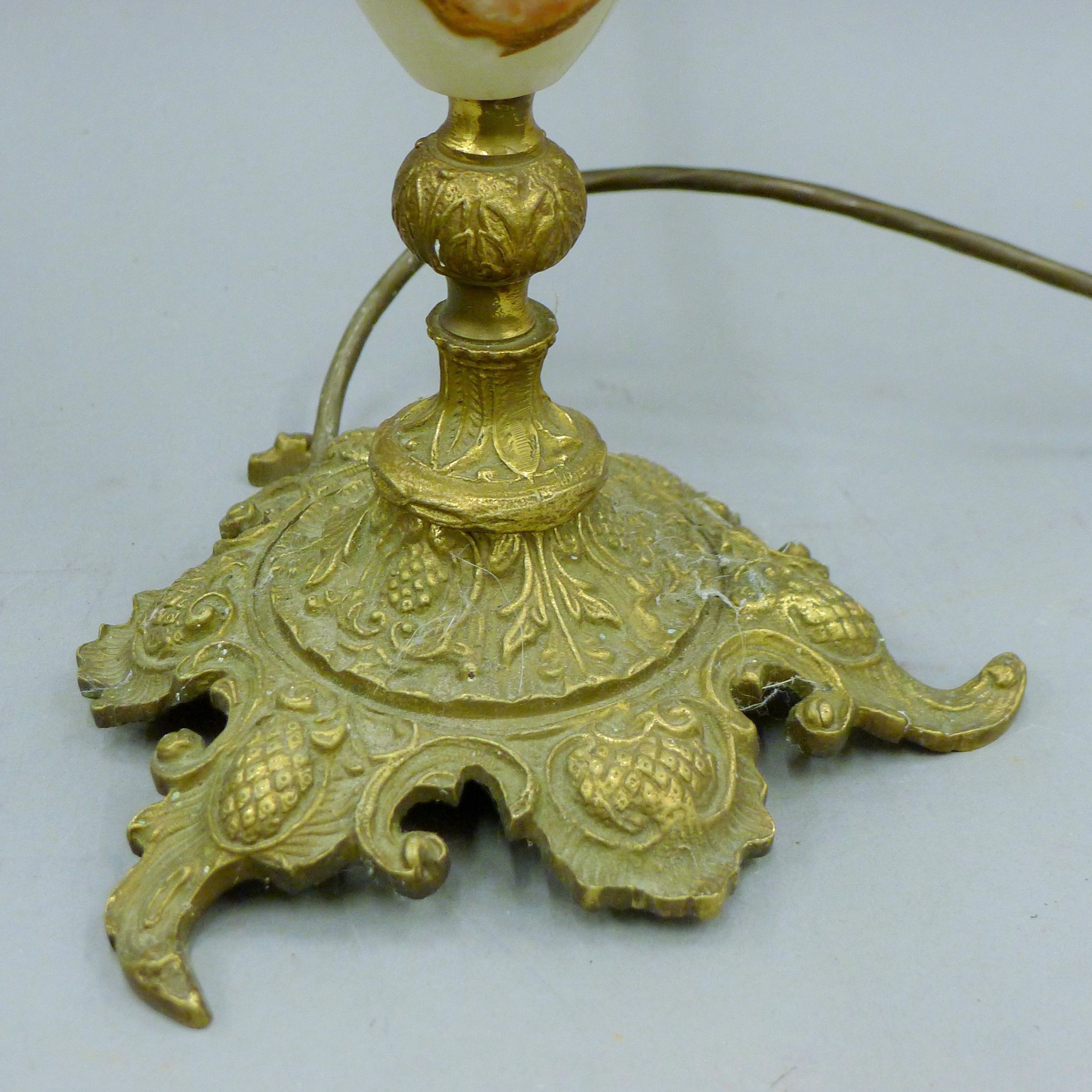 A gilt metal and onyx table lamp. 48 cm high. - Image 5 of 5