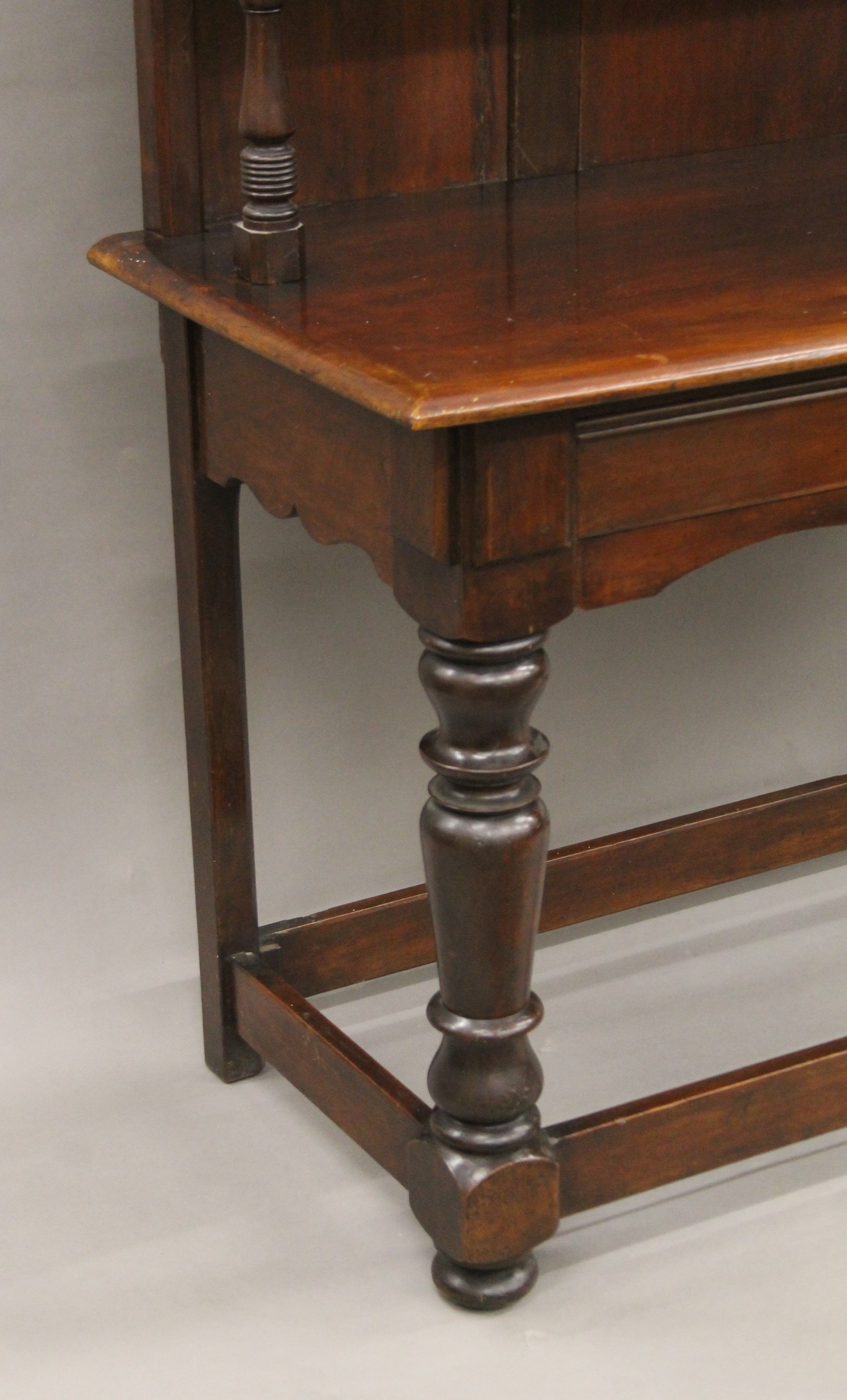A 19th century fruitwood and mahogany dresser. 129 cm wide x 156 cm high. - Bild 2 aus 7