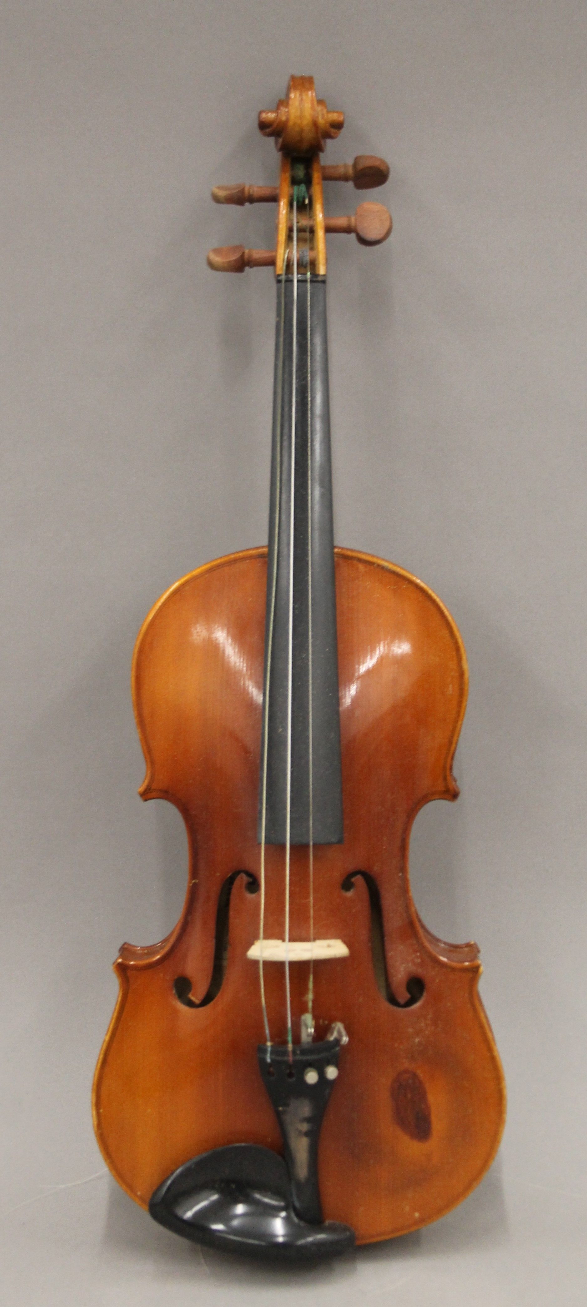 A cased violin and bow. The former 58 cm long. - Image 4 of 10