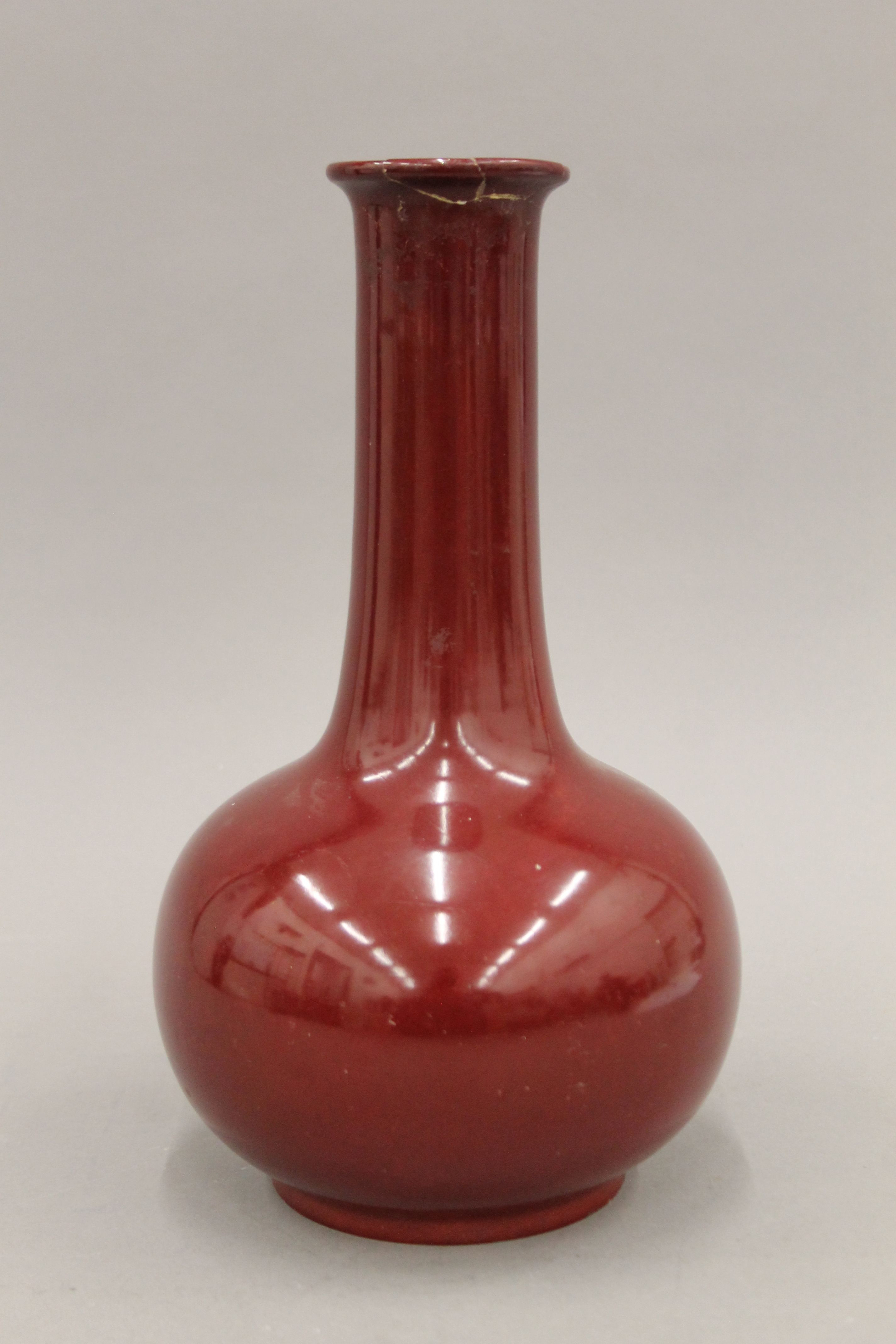A Bernard Moore red glazed vase. 30 cm high. - Bild 2 aus 5