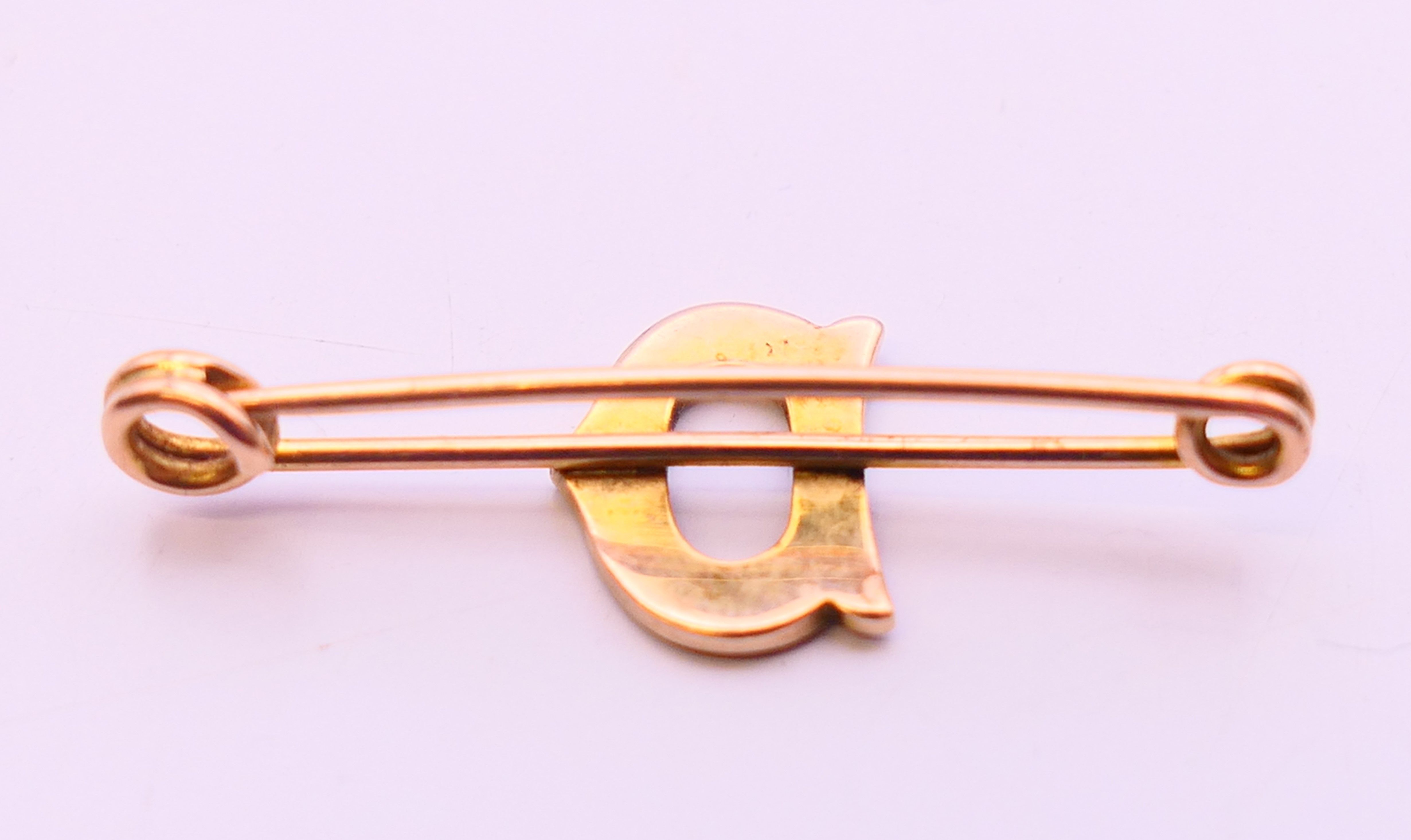 Three 9 ct gold brooches, one with pearls set within a 'D', all boxed. The largest 6 cm long. 5. - Image 4 of 14