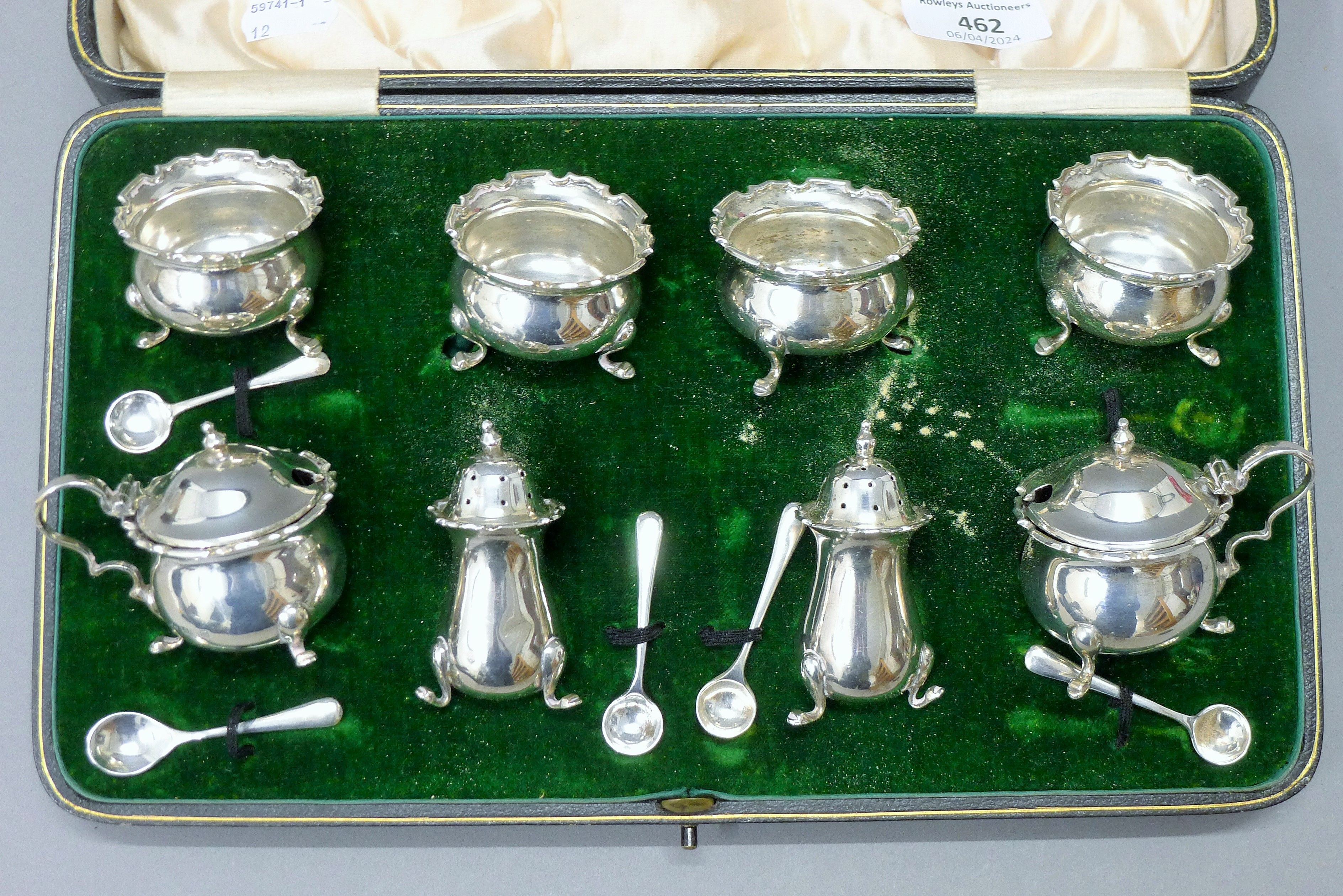 A Mappin and Webb cased silver cruet set. The case 30.5 cm long. 242 grammes. - Image 2 of 5