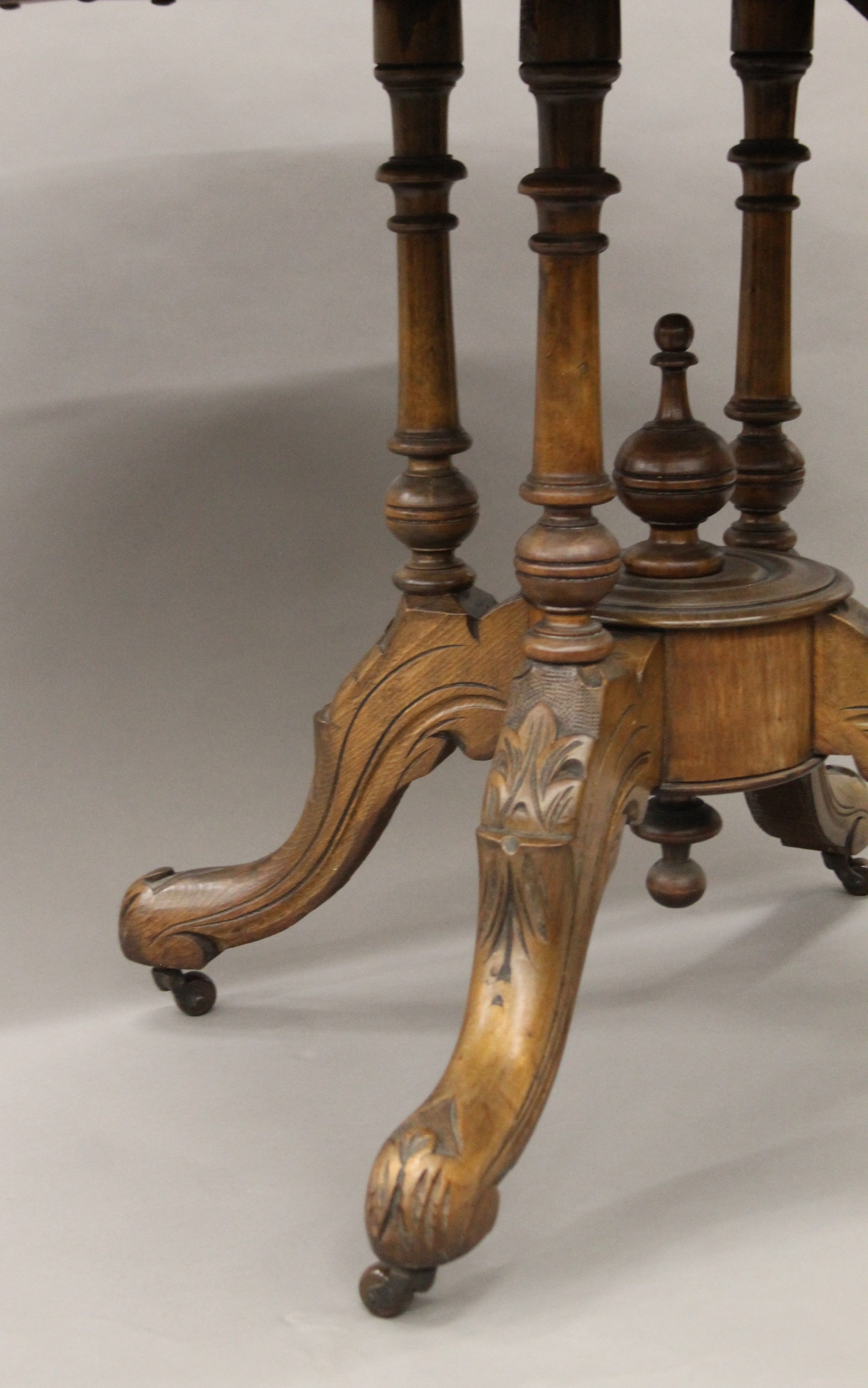A Victorian inlaid walnut loo table. 121 cm long. - Image 4 of 5