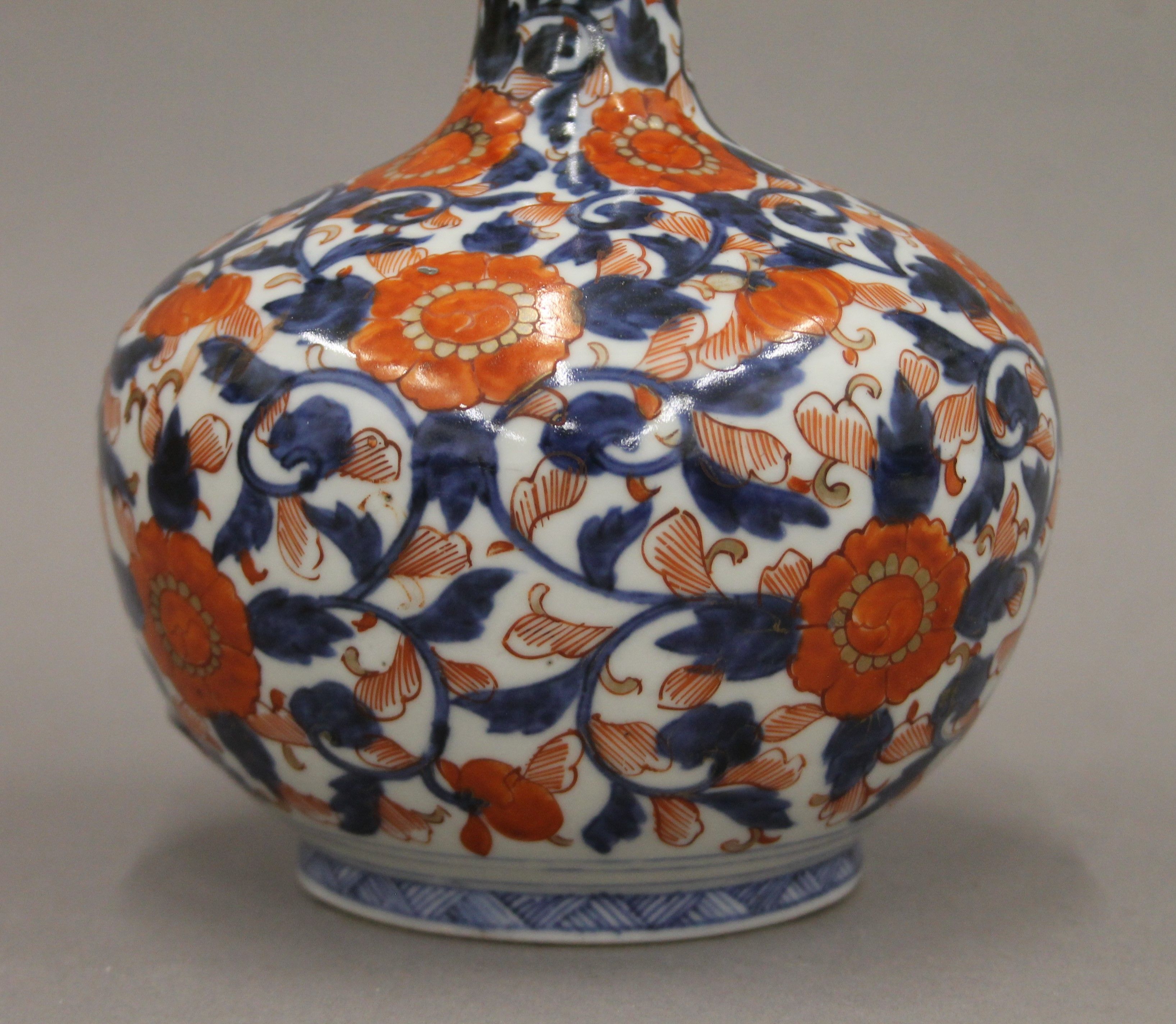 A 19th century Imari vase with lid. 22 cm high. - Bild 6 aus 7