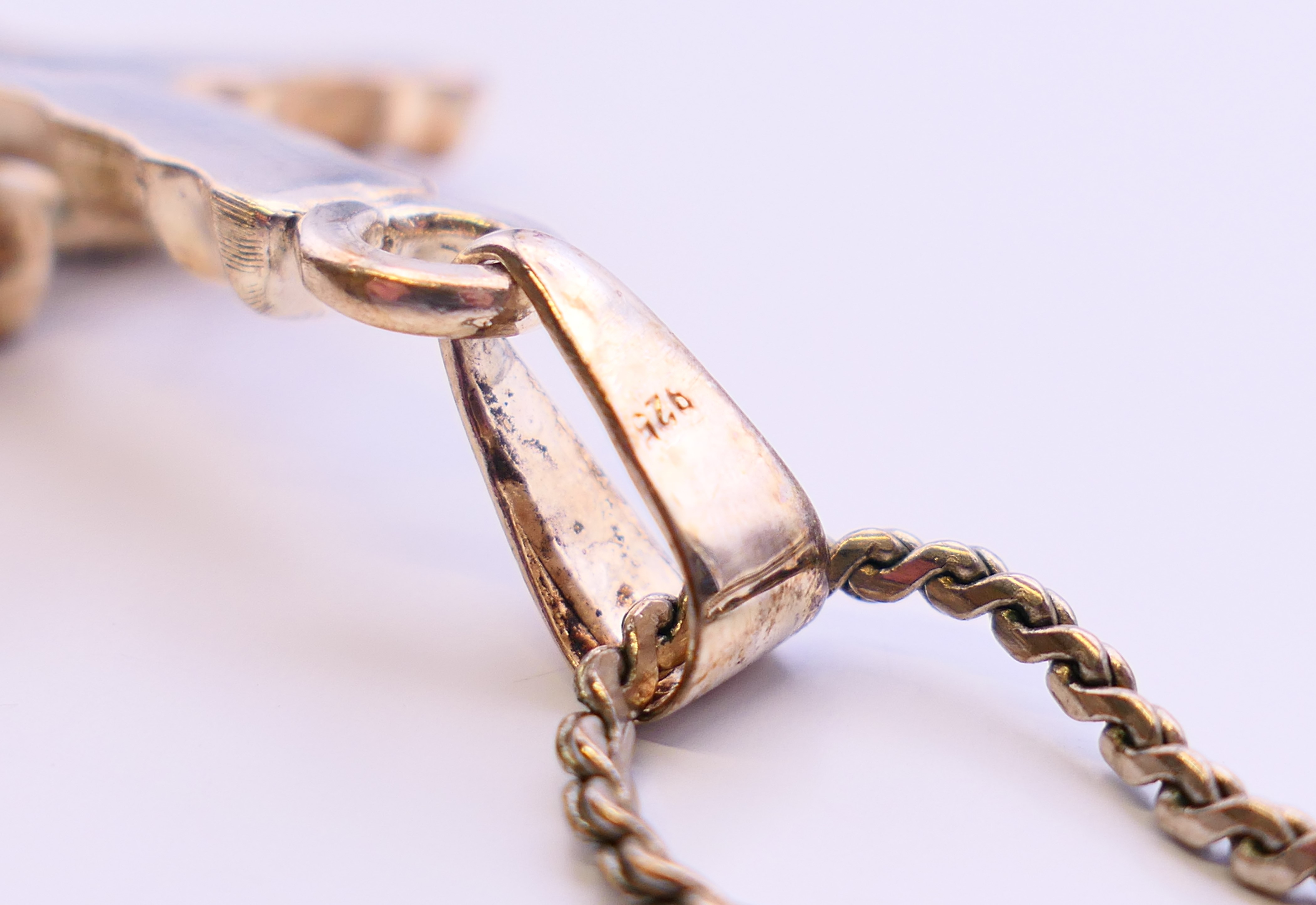 A silver crucifix on a silver chain. - Image 6 of 6