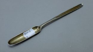 A Georgian silver marrow scoop. 21.5 cm long. 41.4 grammes.