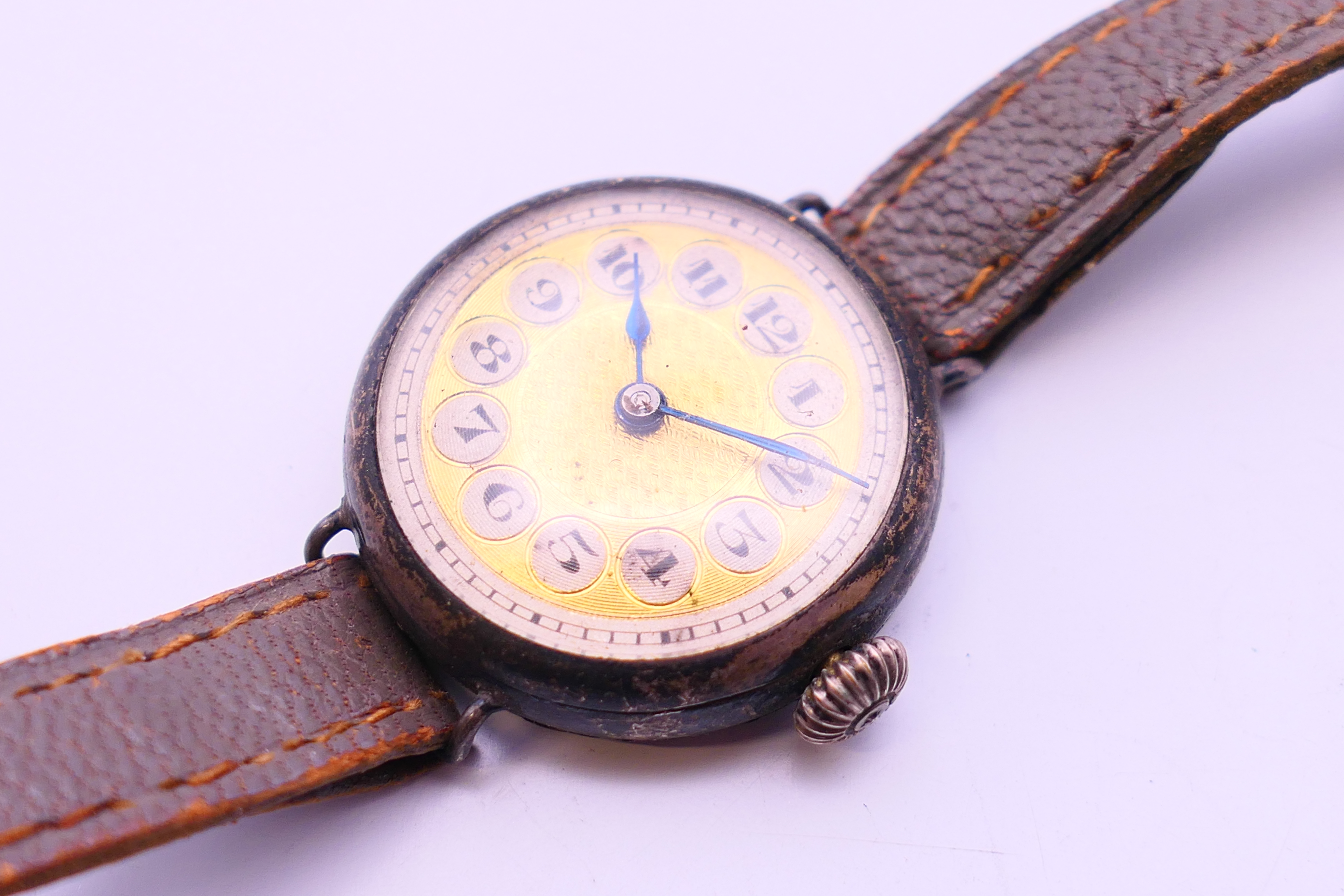 Two vintage wristwatches. The largest 3.5 cm diameter. - Image 3 of 11