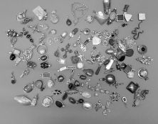 A large quantity of silver jewellery. 24 troy ounces total weight.