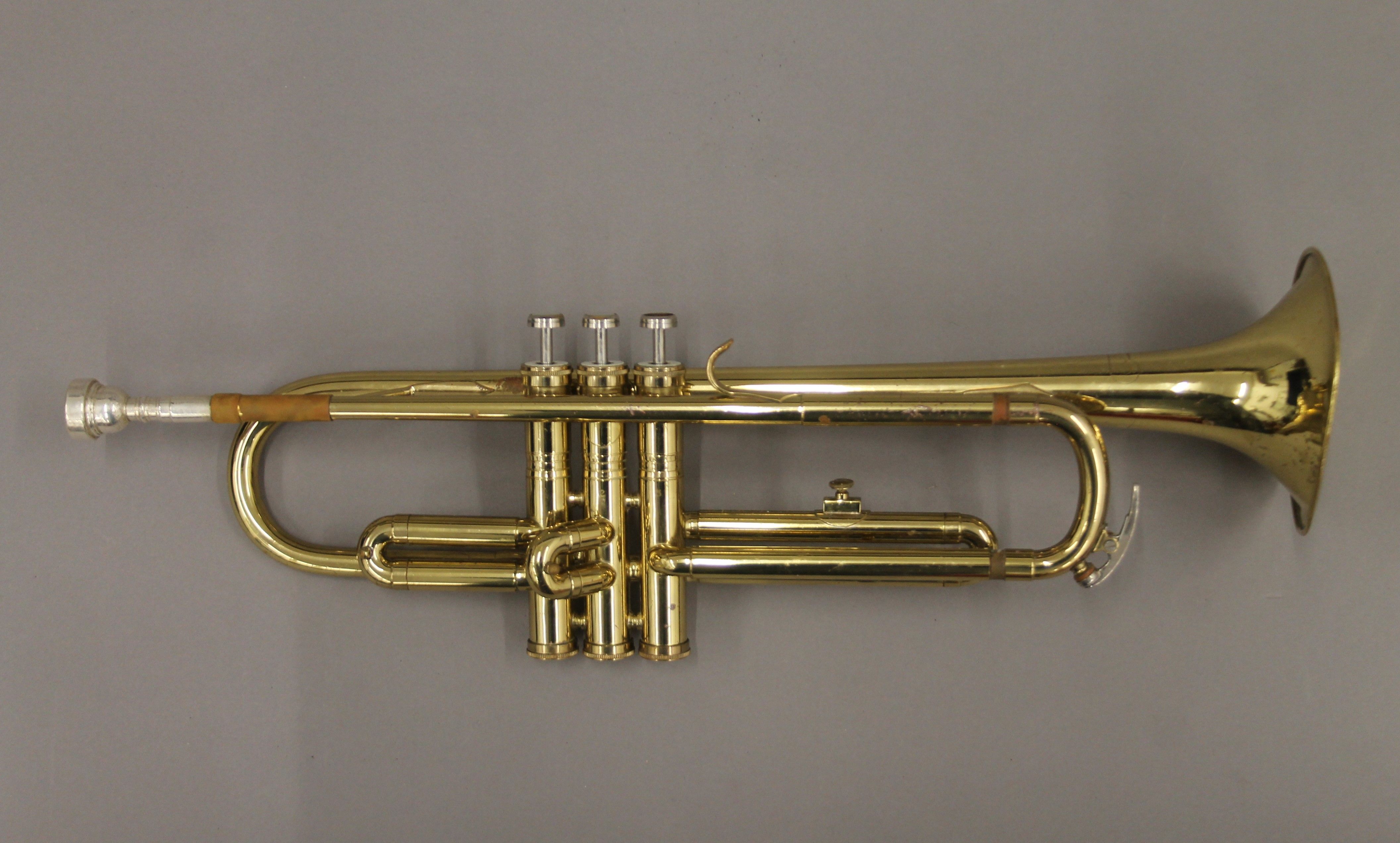 A boxed Jupiter trumpet. The box 53.5 cm long. - Image 2 of 7