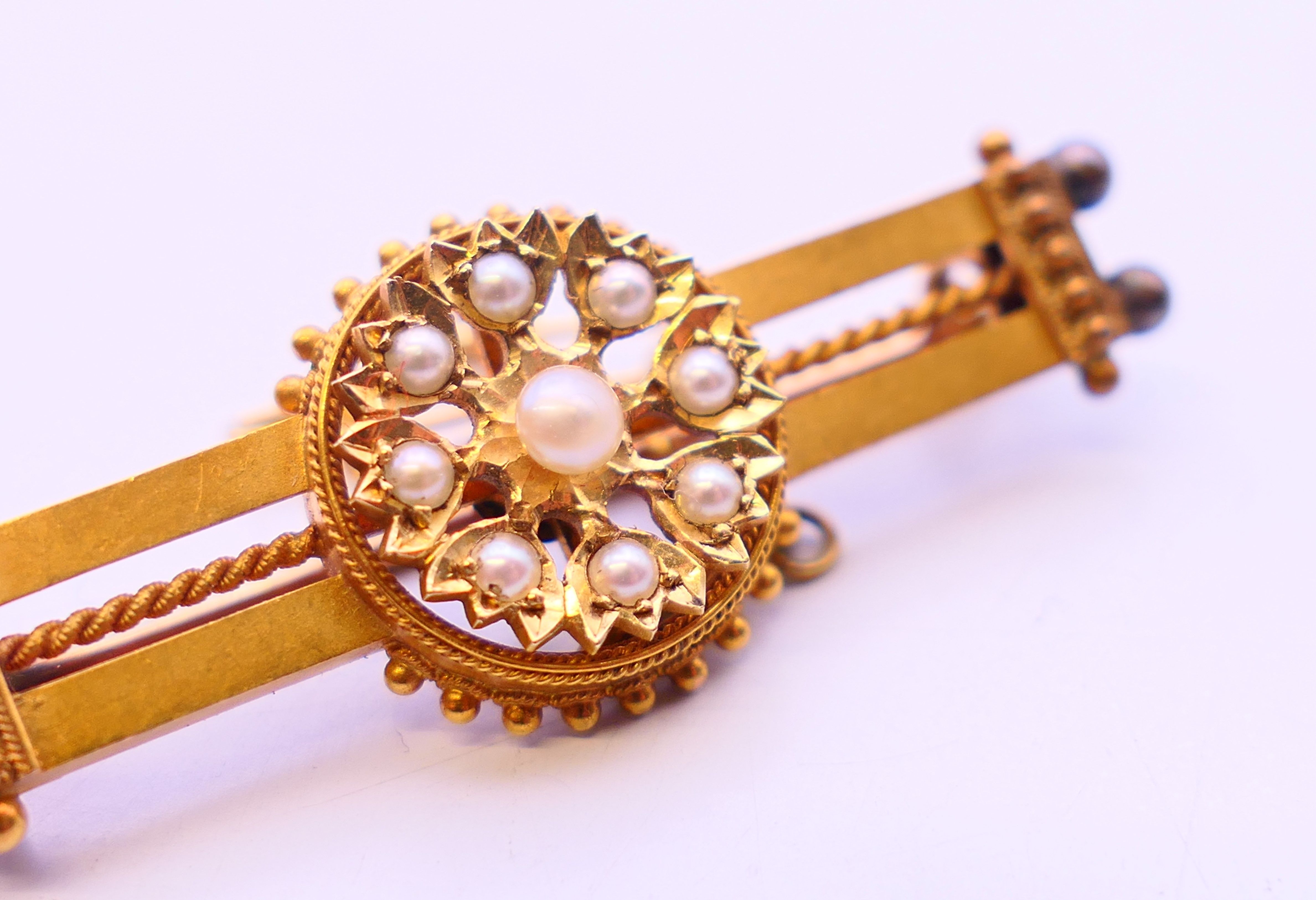 A boxed seed pearl and unmarked gold brooch. 4 cm wide. 5.3 grammes total weight. - Image 3 of 6