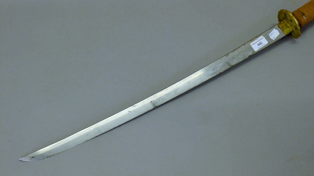 A vintage Japanese katana in scabbard. 103 cm long. - Image 10 of 21