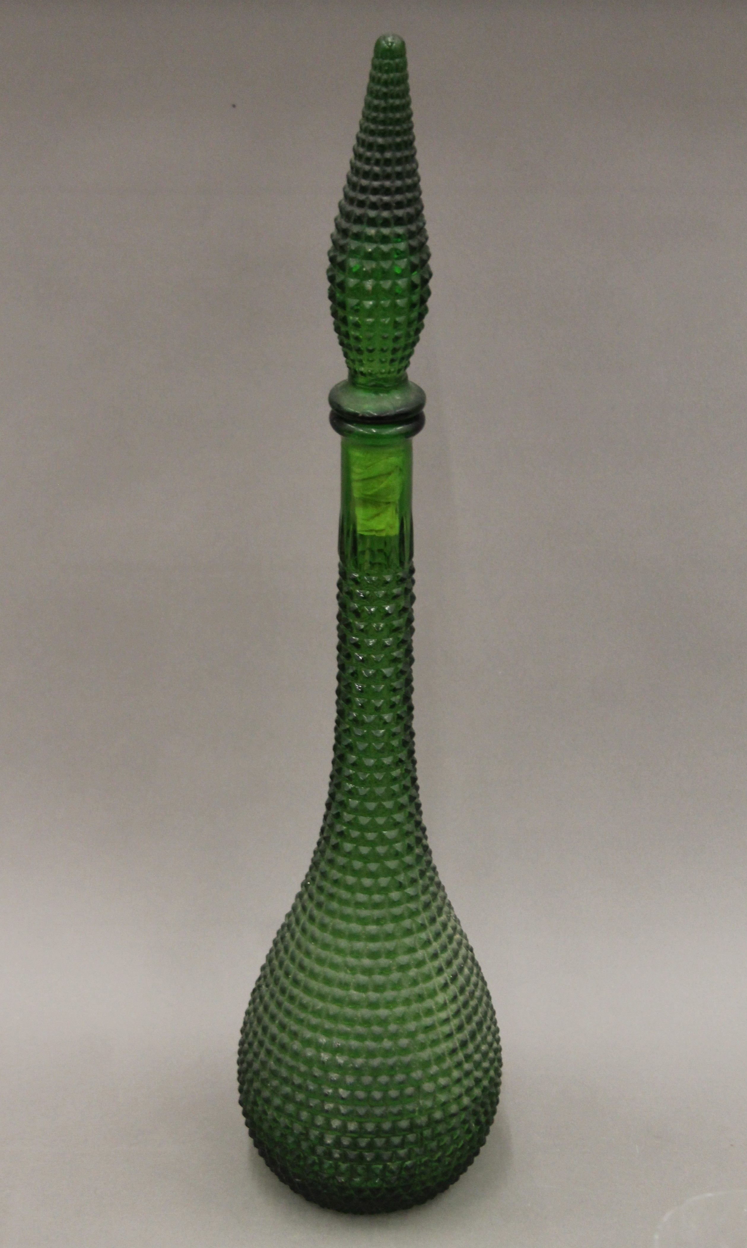 A green bottle, a whiskey decanter, six glasses and a silver-clad glass vase. The latter 16 cm high. - Image 3 of 9