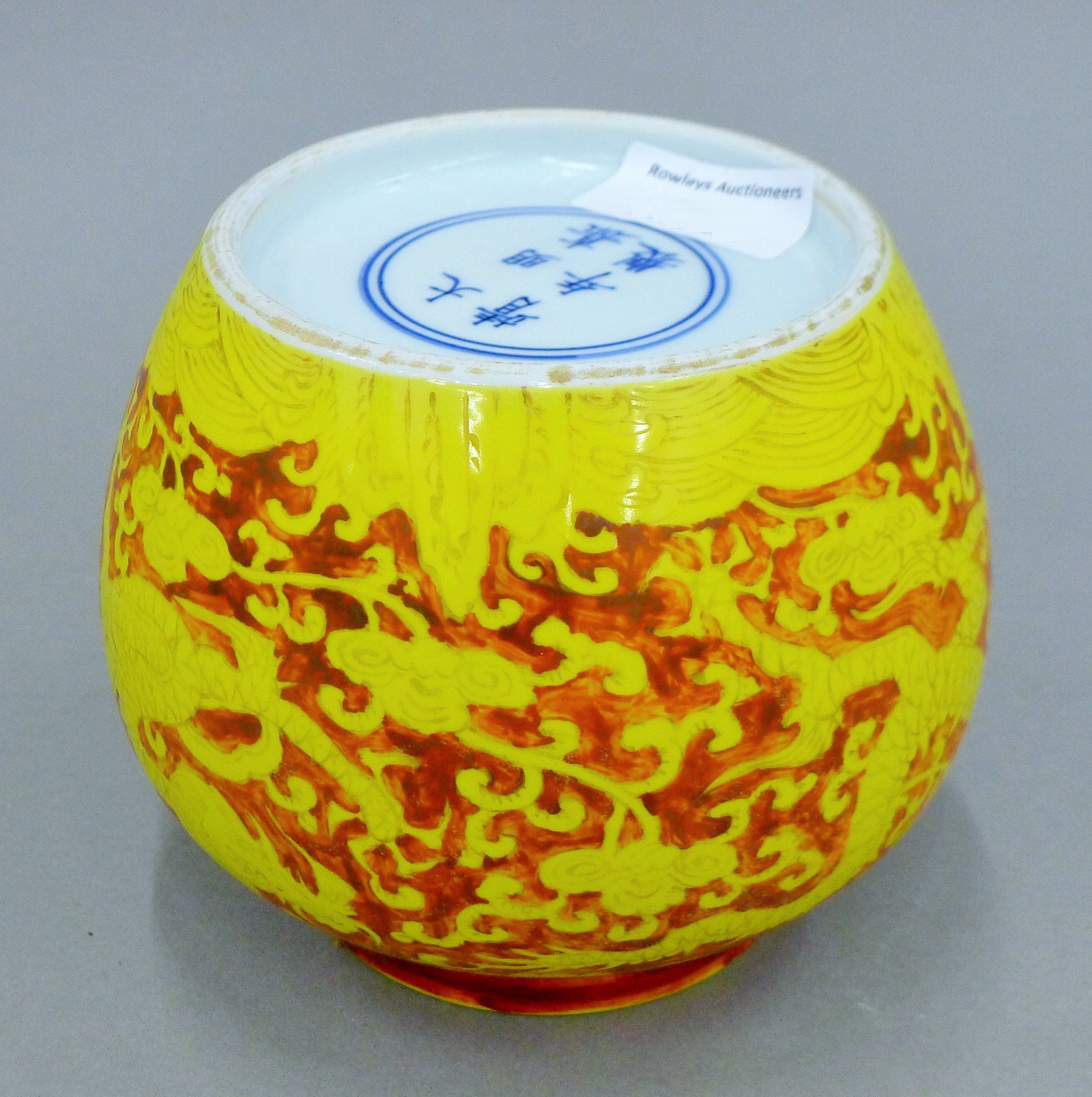 A Chinese orange ground porcelain vase decorated with yellow dragons. 11.5 cm high. - Image 5 of 6