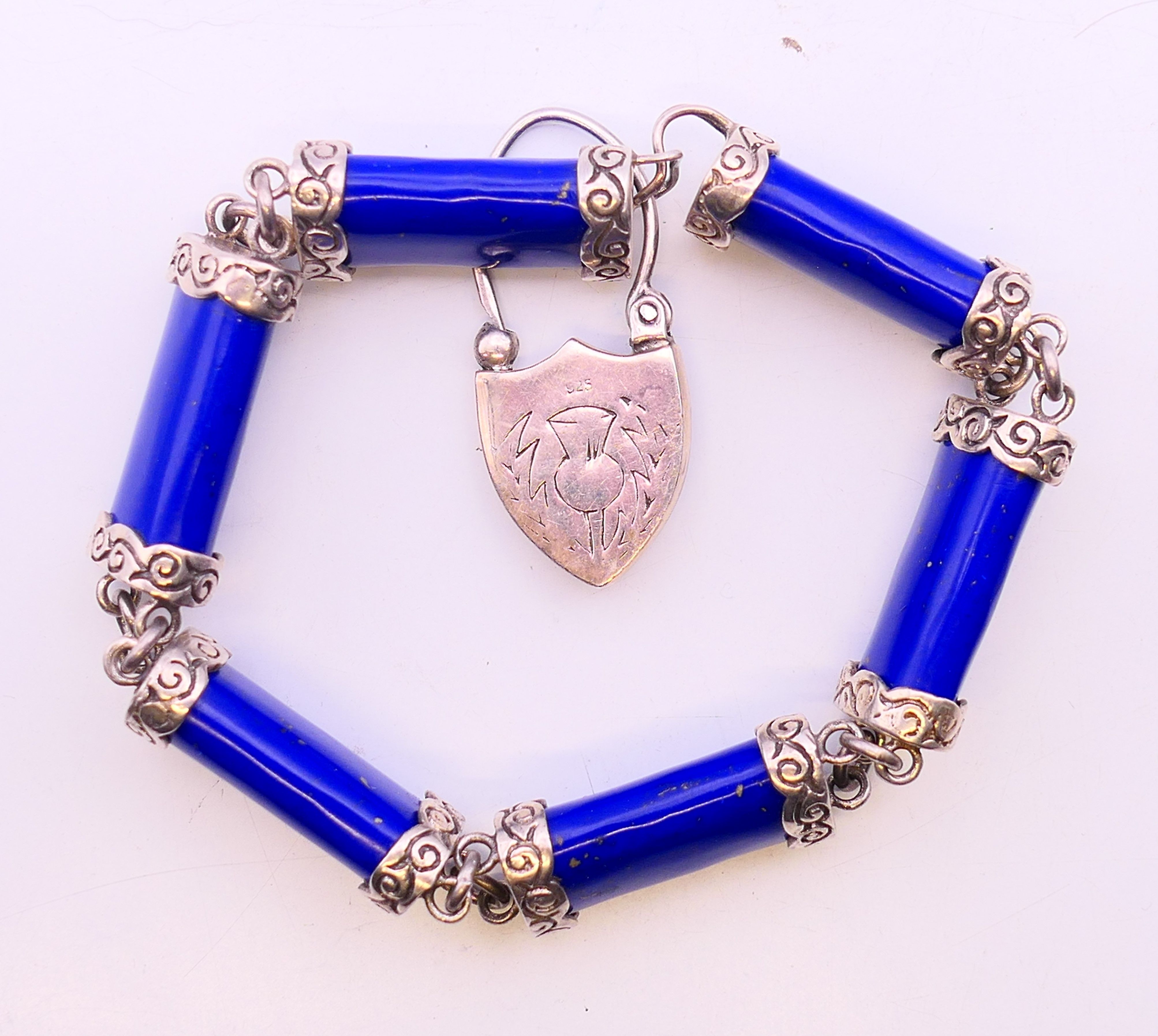 A silver lapis bracelet with padlock. 20 cm long.