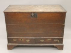 A George III oak mule chest. 118.5 cm wide.