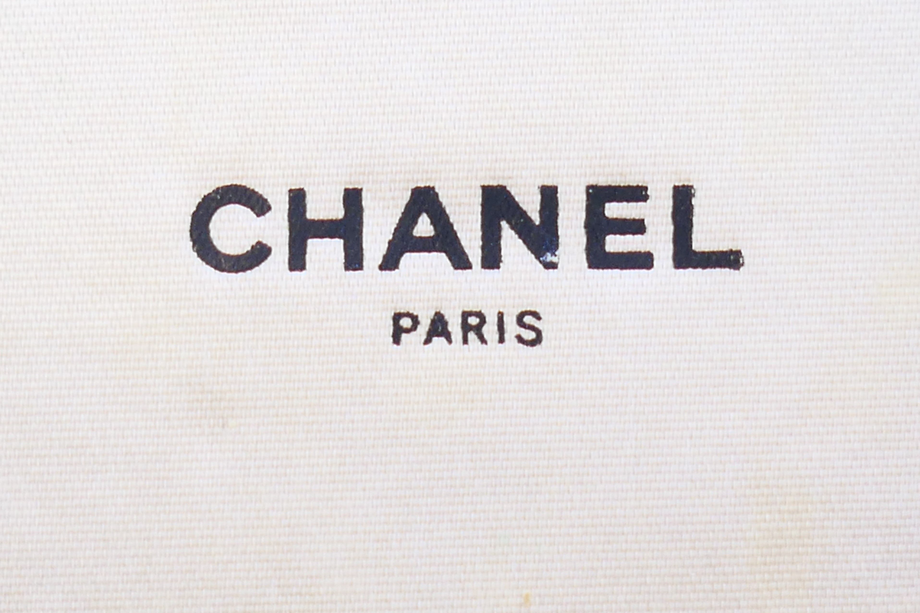 A pair of Chanel faux pearl clip-on earrings in a Chanel box, model number 2813. 3 cm diameter. - Image 7 of 7