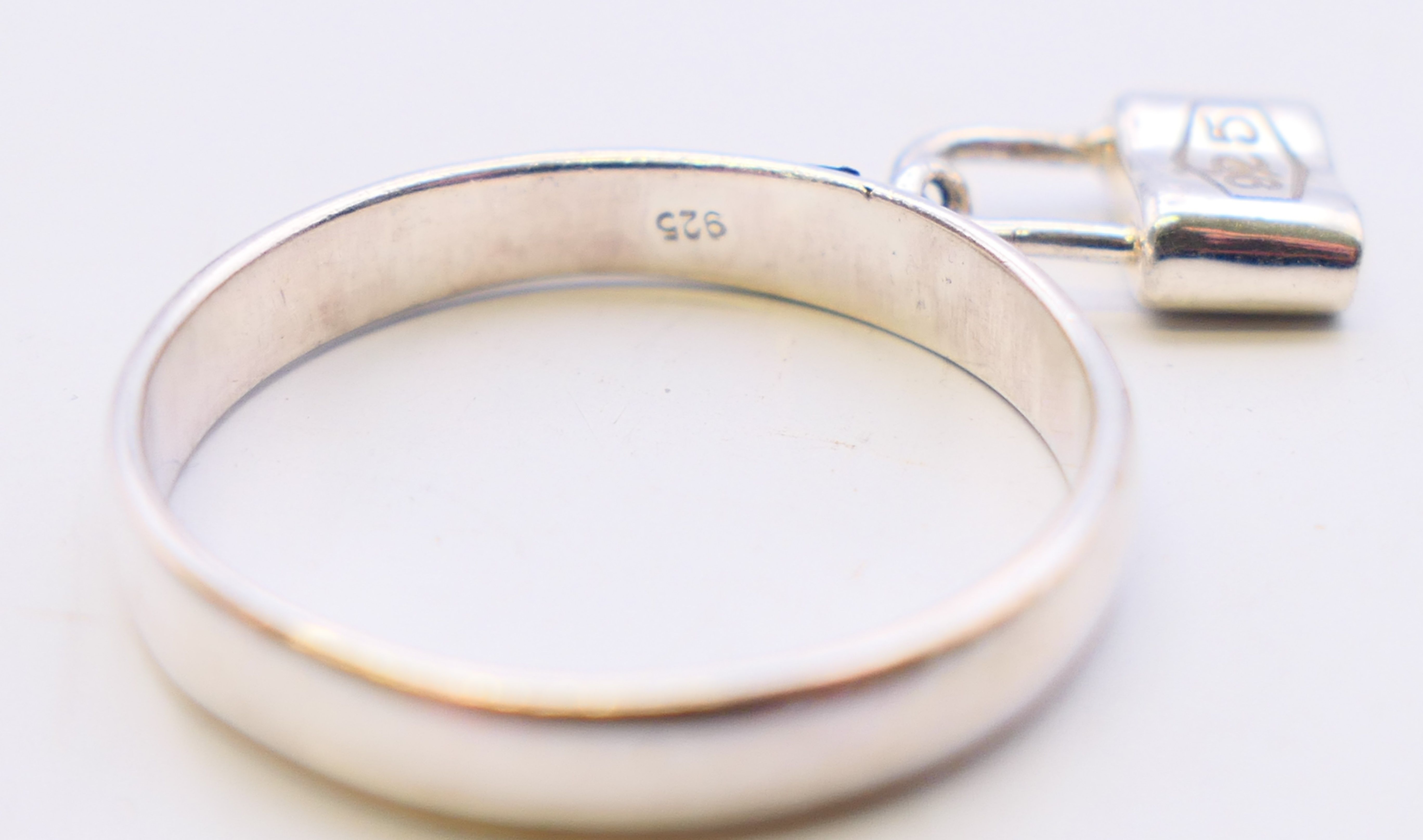 Five silver rings. - Image 10 of 25
