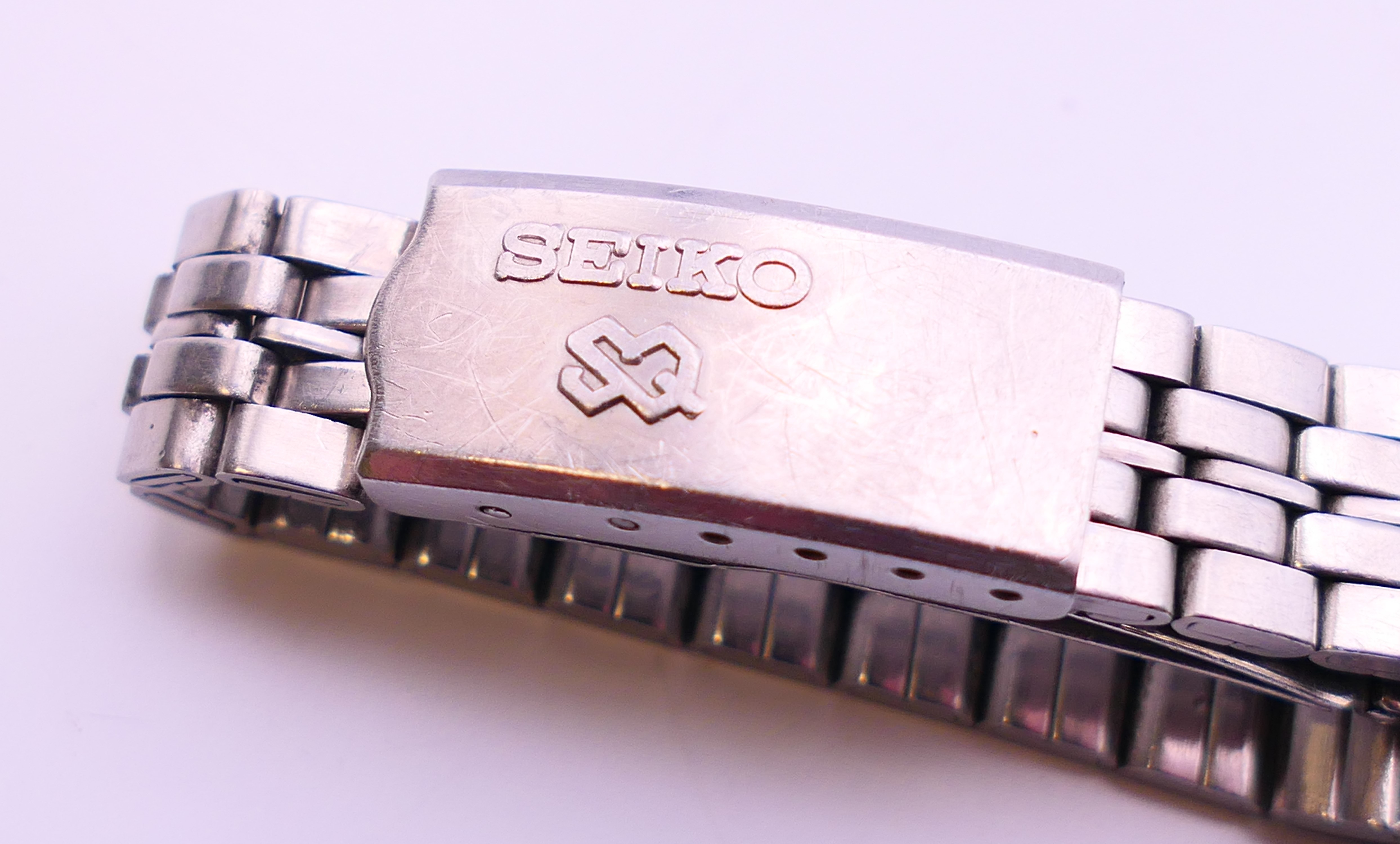 A Seiko Sports 100 ladies wristwatch. 2.5 cm diameter. - Image 7 of 7