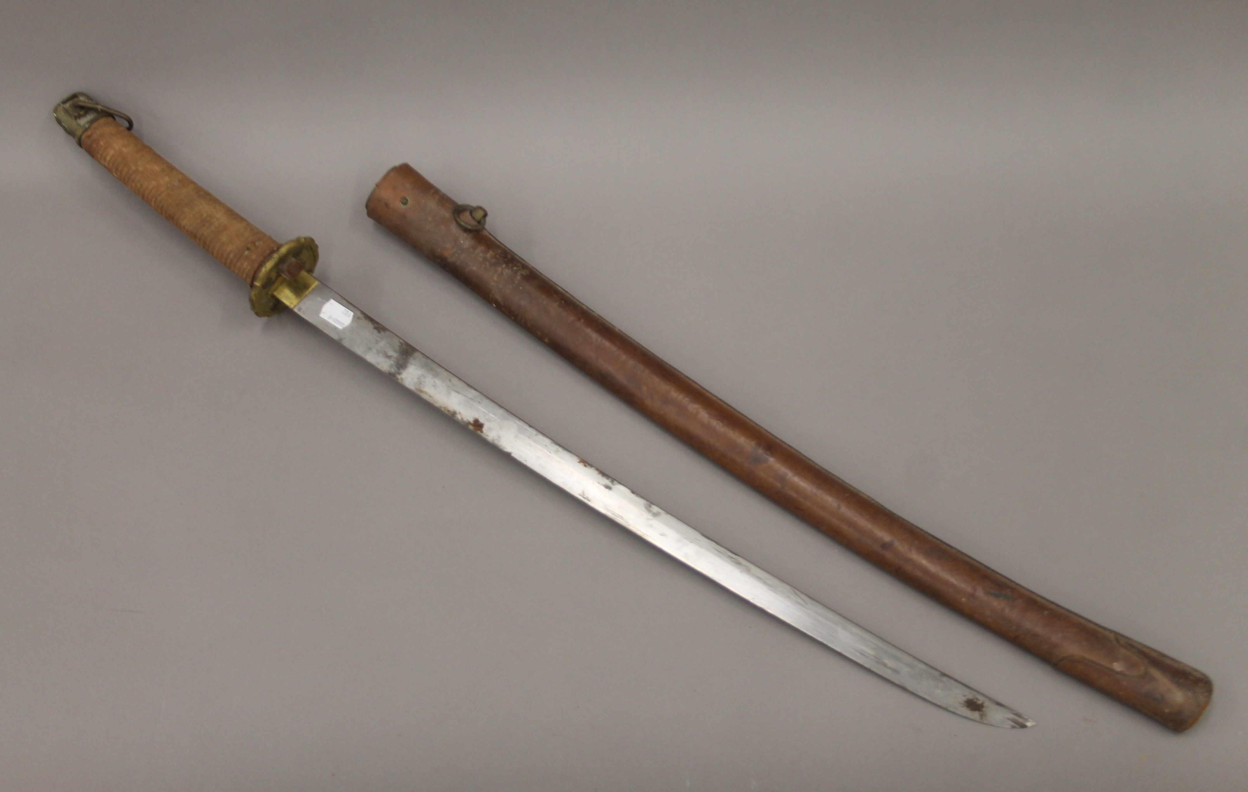 A vintage Japanese katana in scabbard. 103 cm long. - Image 3 of 21