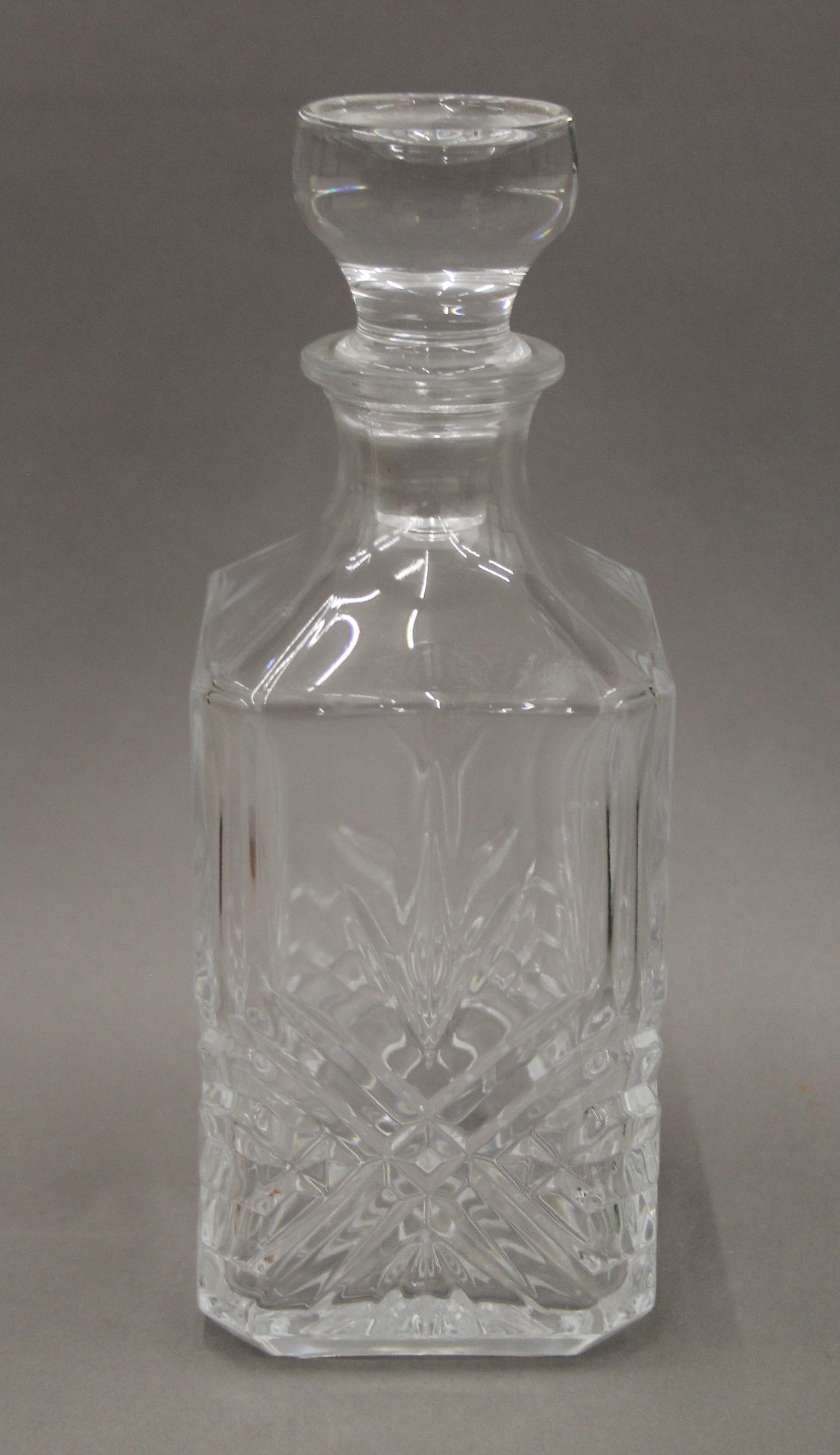 A green bottle, a whiskey decanter, six glasses and a silver-clad glass vase. The latter 16 cm high. - Image 2 of 9