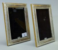 A pair of silver frames. 17 x 22 cm.